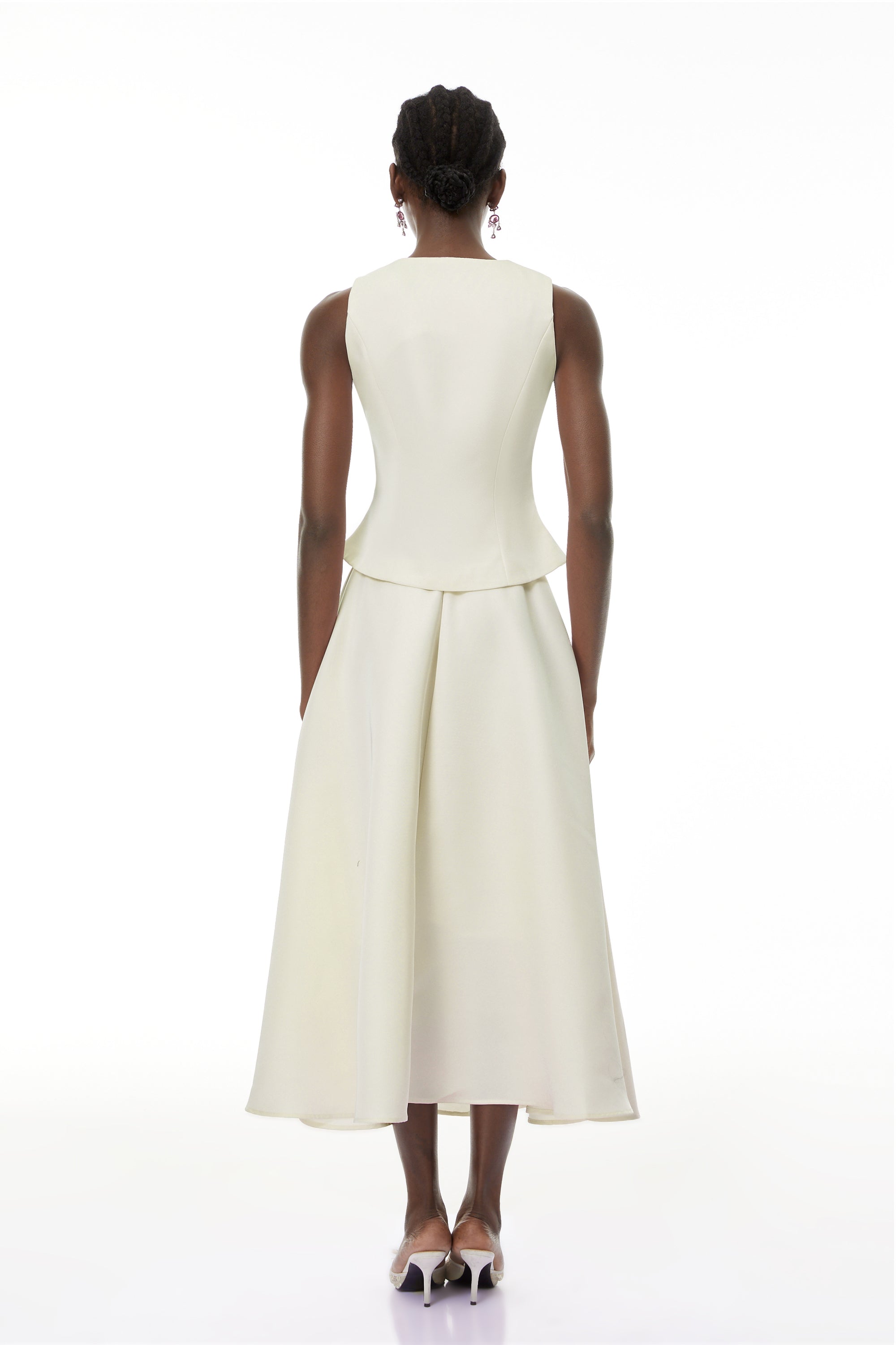 طقم بلوزة وتنورة مزينة باللون المحايد من Wilhelmine