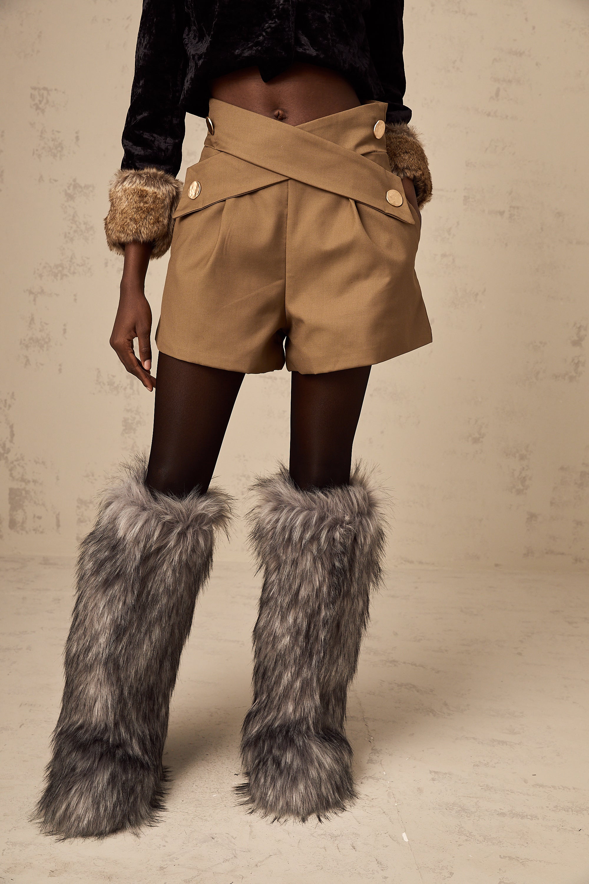 شورتات بتصميم كروس أوفر باللون الكاكي (بيع نهائي)