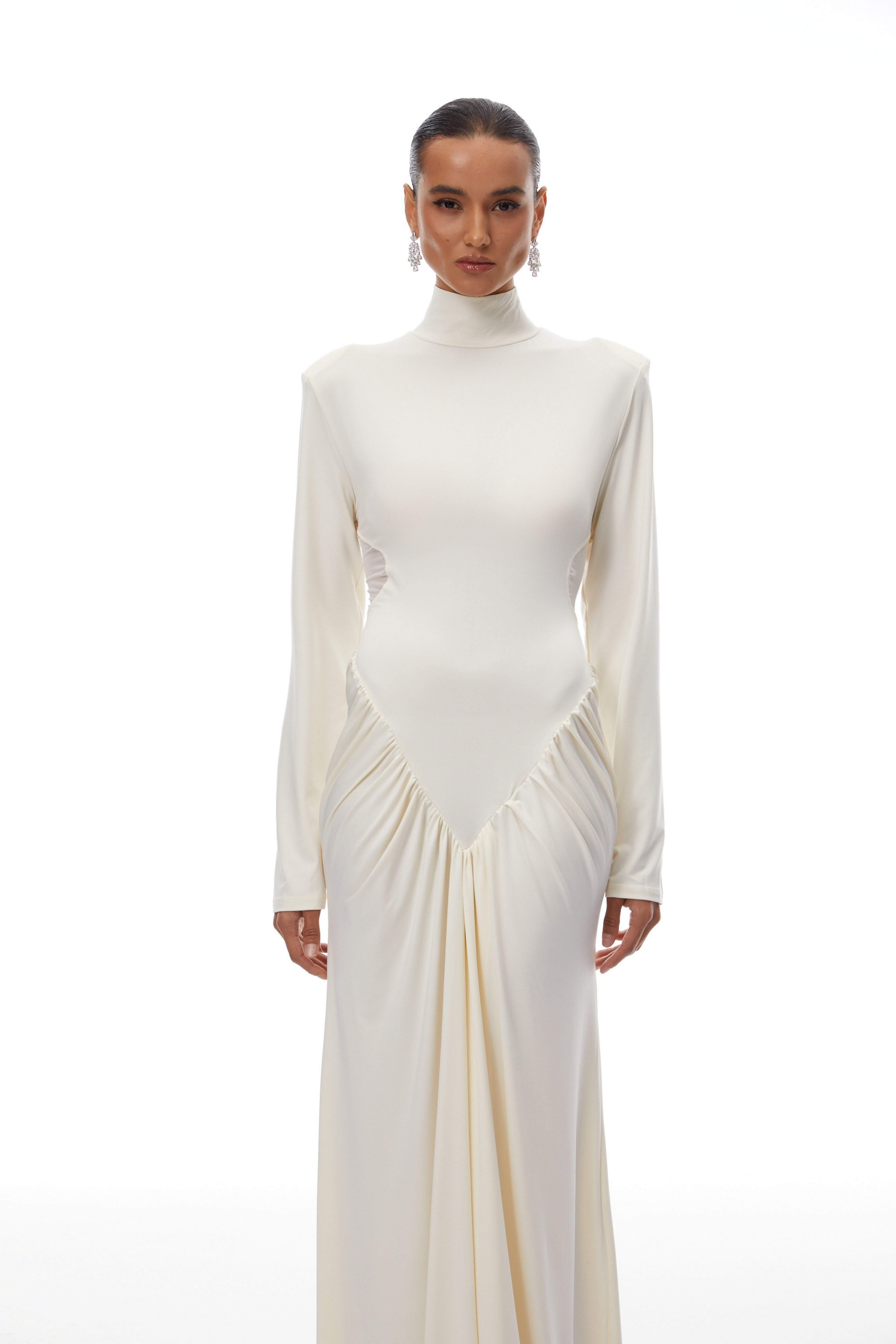 فستان طويل مزين بزخارف من هارييت وايت