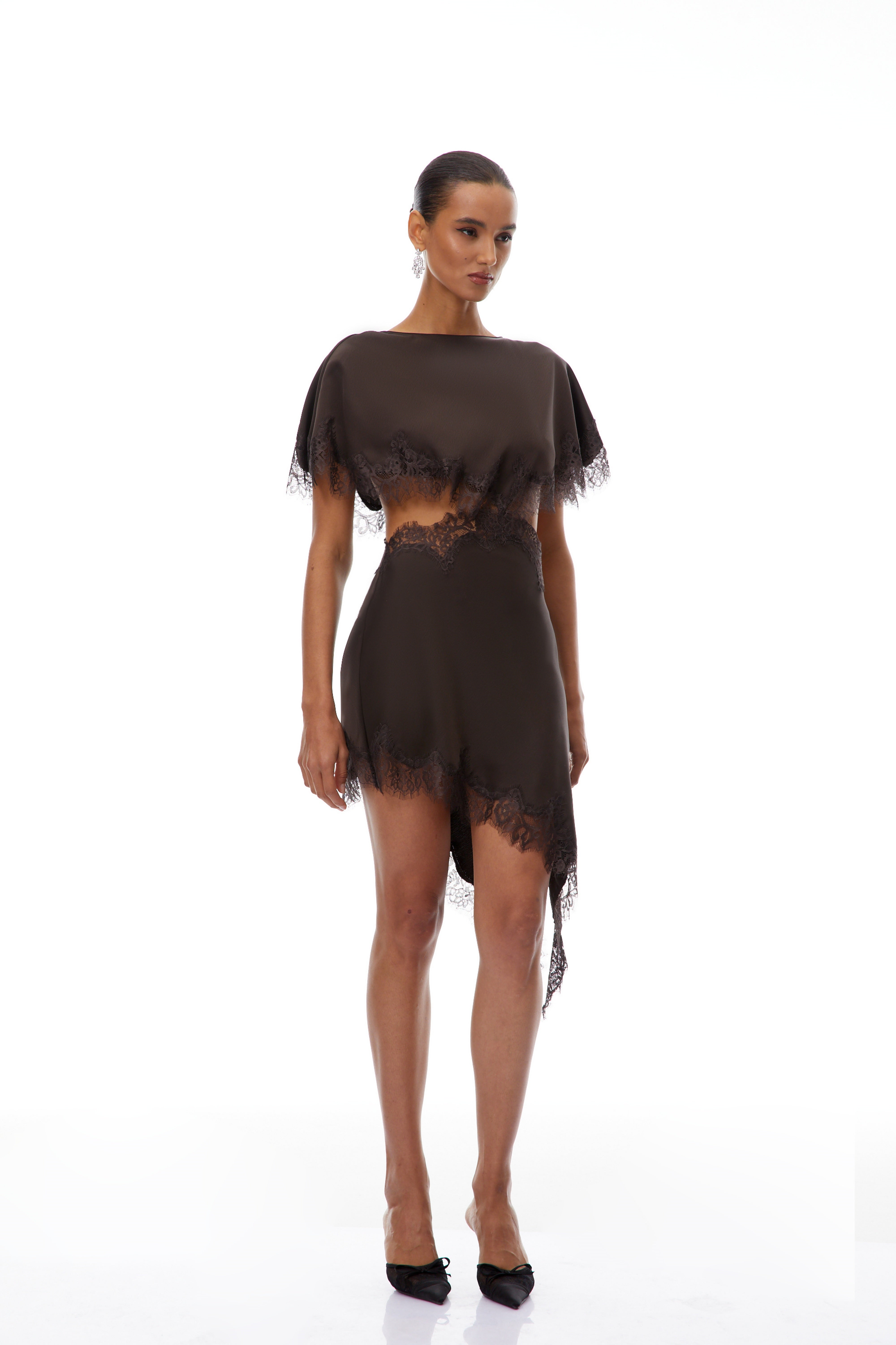 فستان هنريك براون بزخارف من الدانتيل