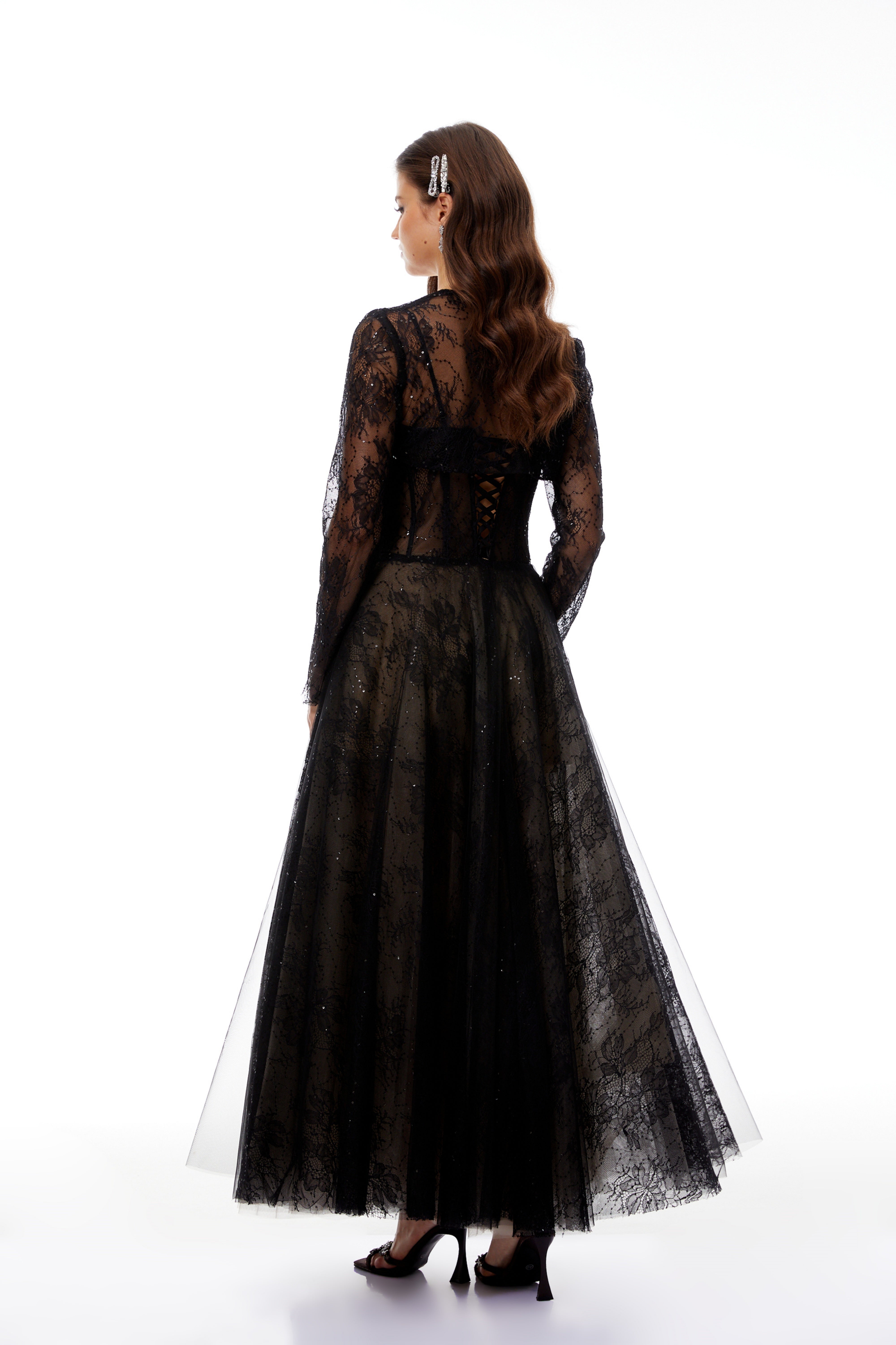 فستان من الدانتيل