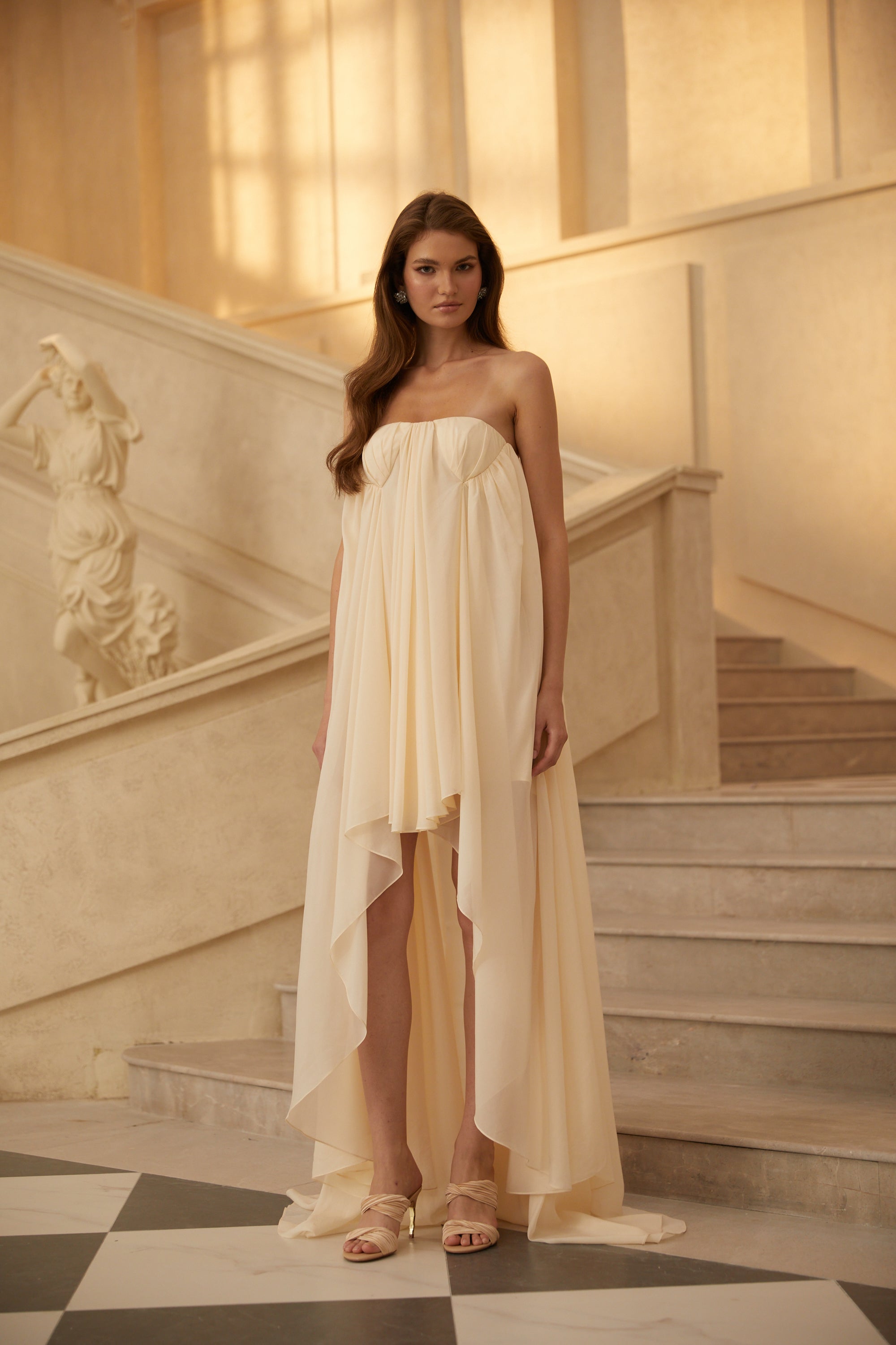 فستان ميدي من الشيفون باللون البيج من Anneli