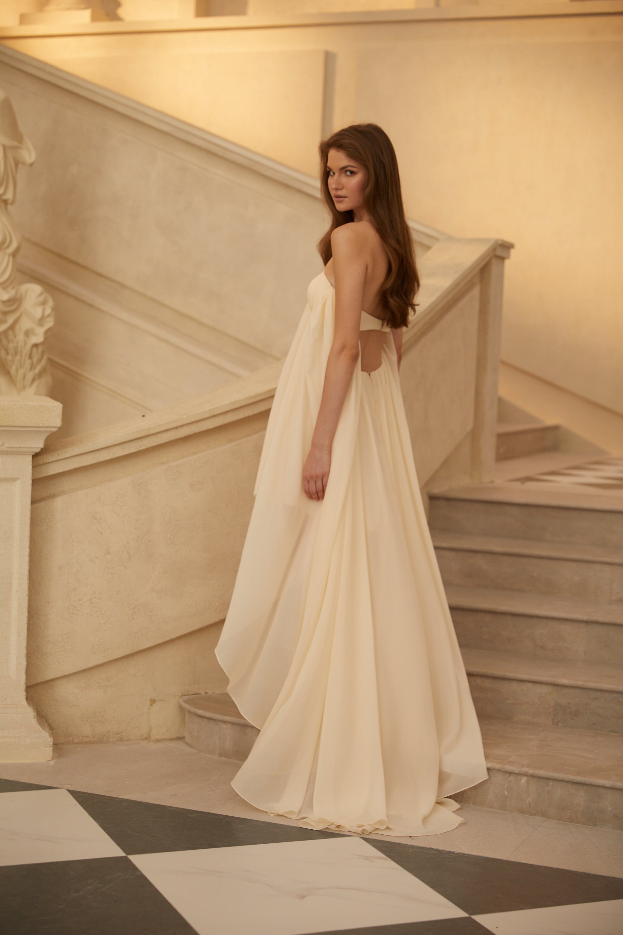 فستان ميدي من الشيفون باللون البيج من Anneli