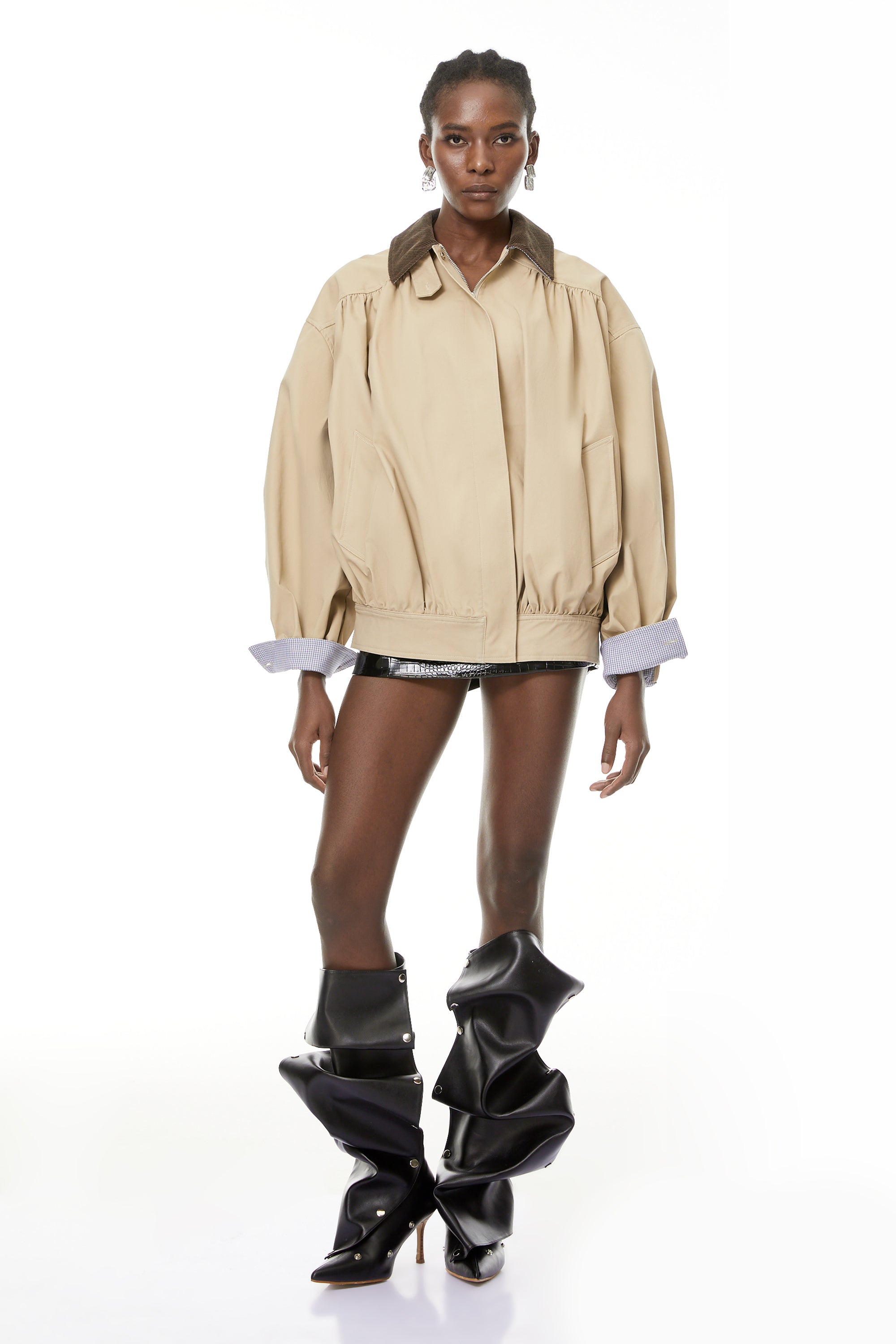 سترة بومبر من القطيفة بلون محايد من Alessa