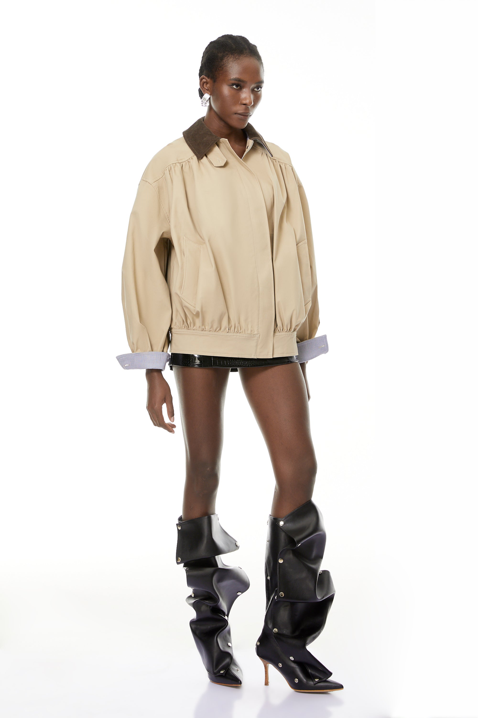 سترة بومبر من القطيفة بلون محايد من Alessa