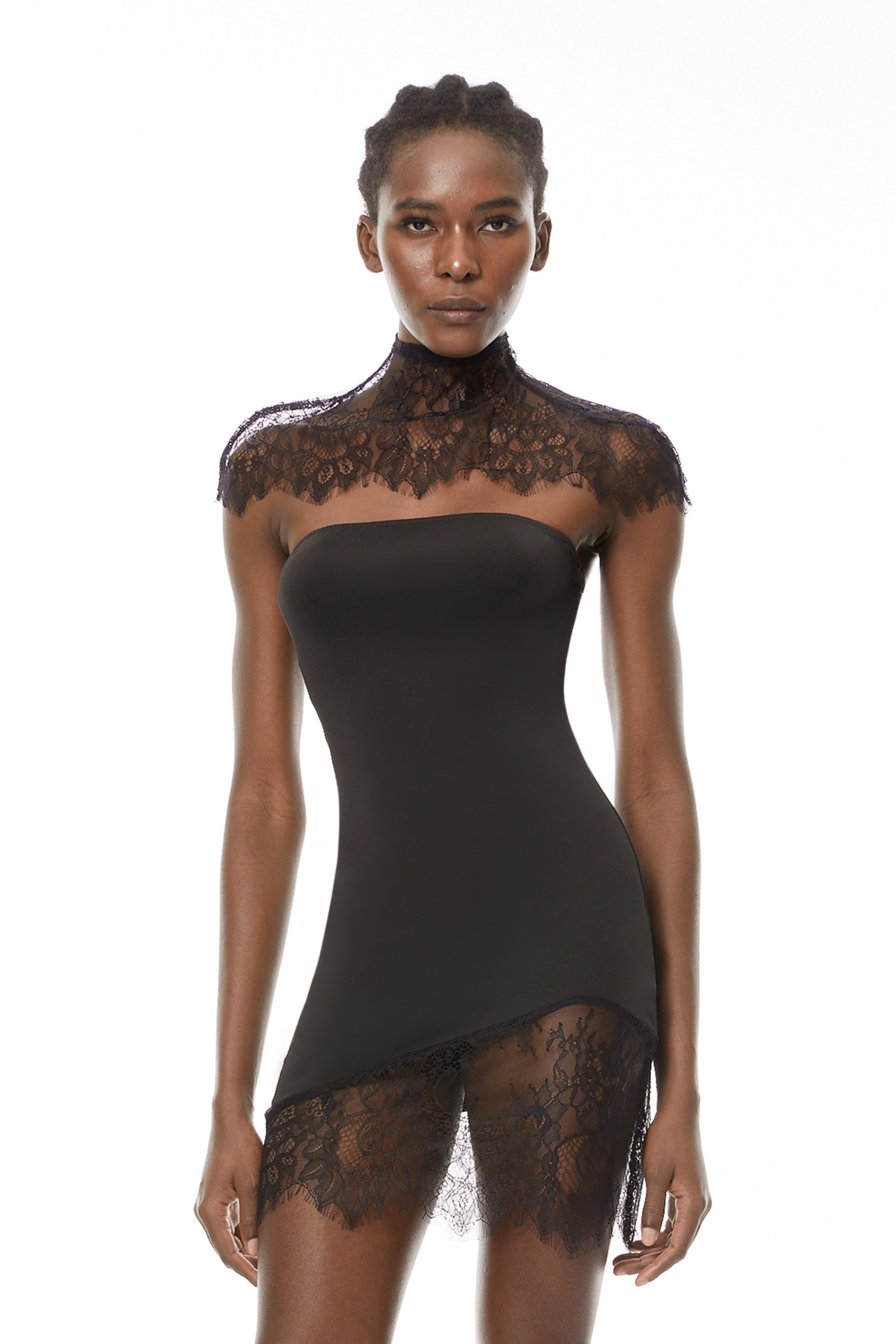 طقم شال وفستان من الدانتيل الأسود من Alvaro