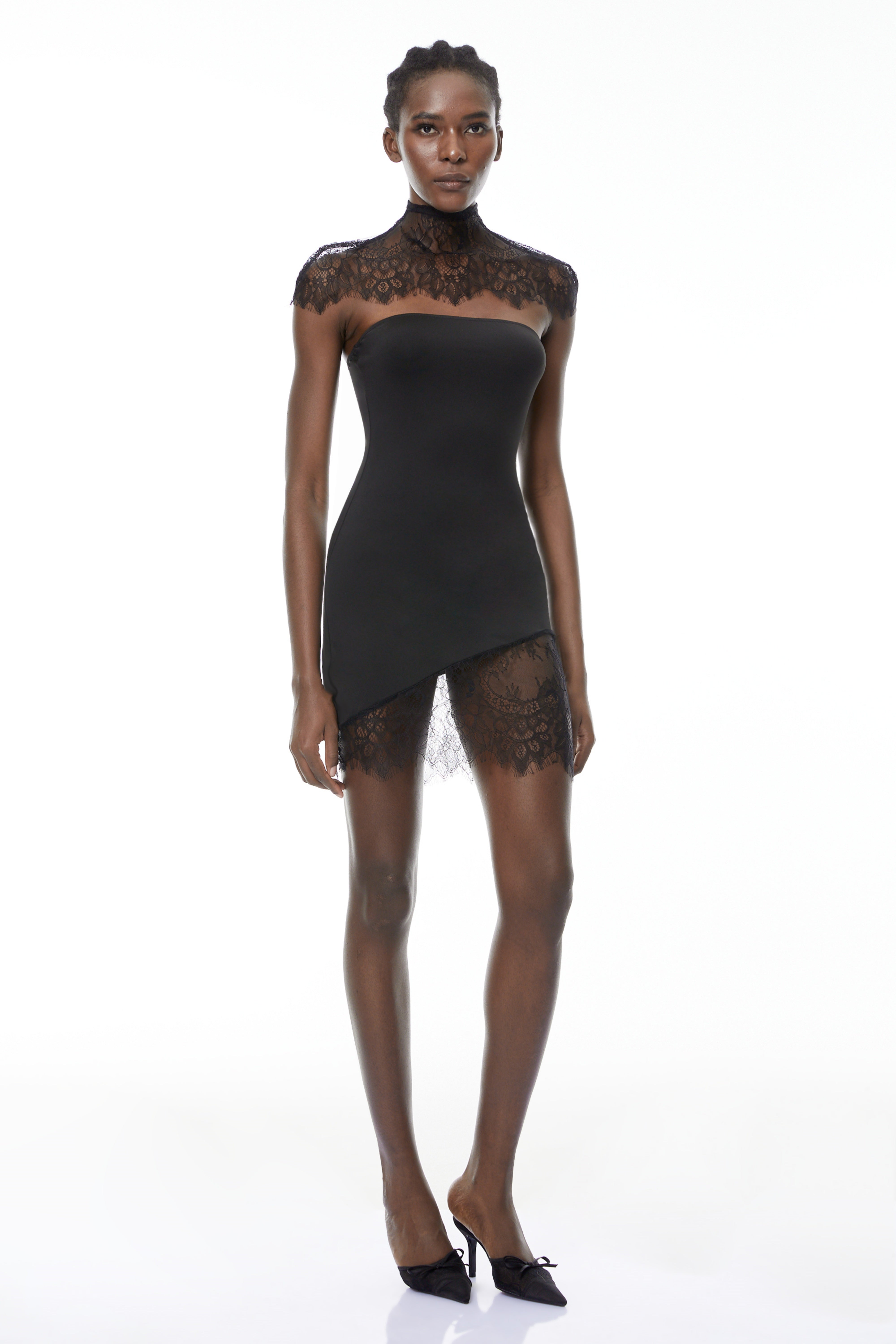 طقم شال وفستان من الدانتيل الأسود من Alvaro