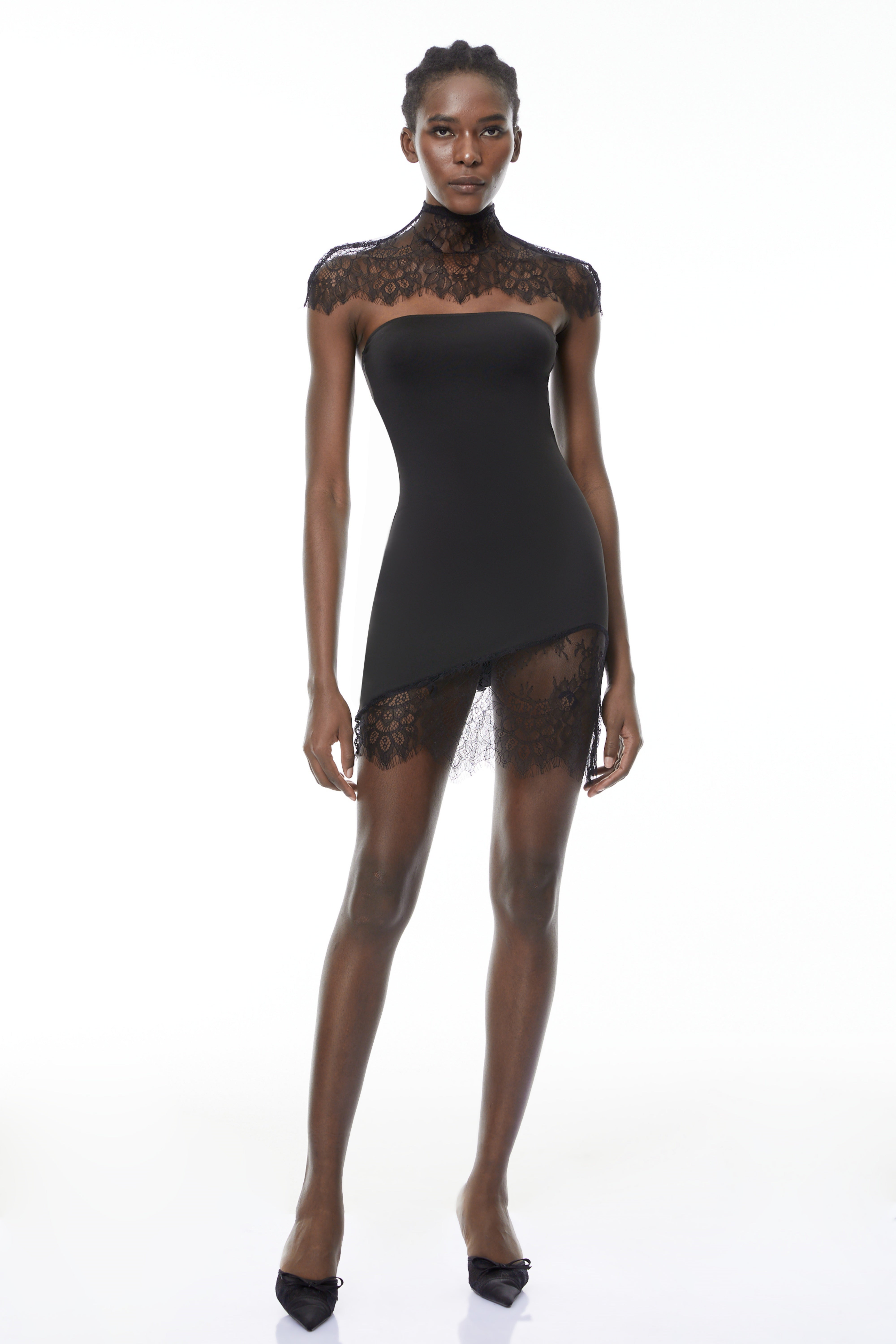 طقم شال وفستان من الدانتيل الأسود من Alvaro