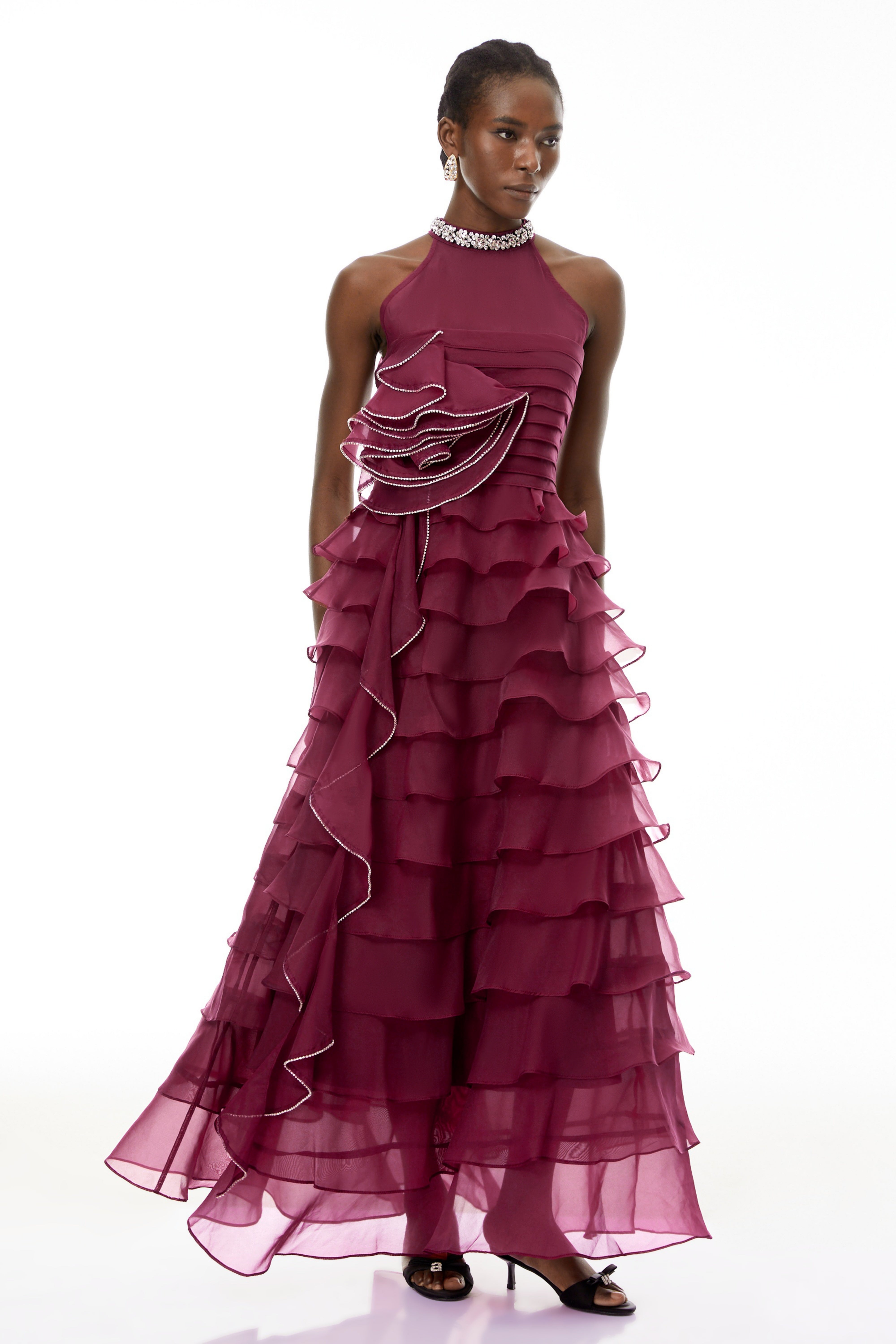 فستان ماكسي طويل بزخارف ثلاثية الأبعاد من Anathi Red