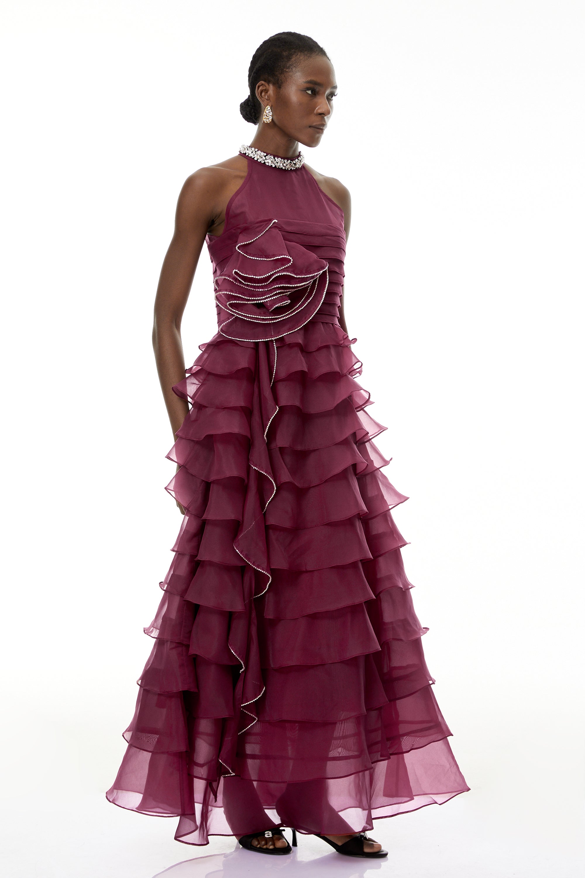 فستان ماكسي طويل بزخارف ثلاثية الأبعاد من Anathi Red