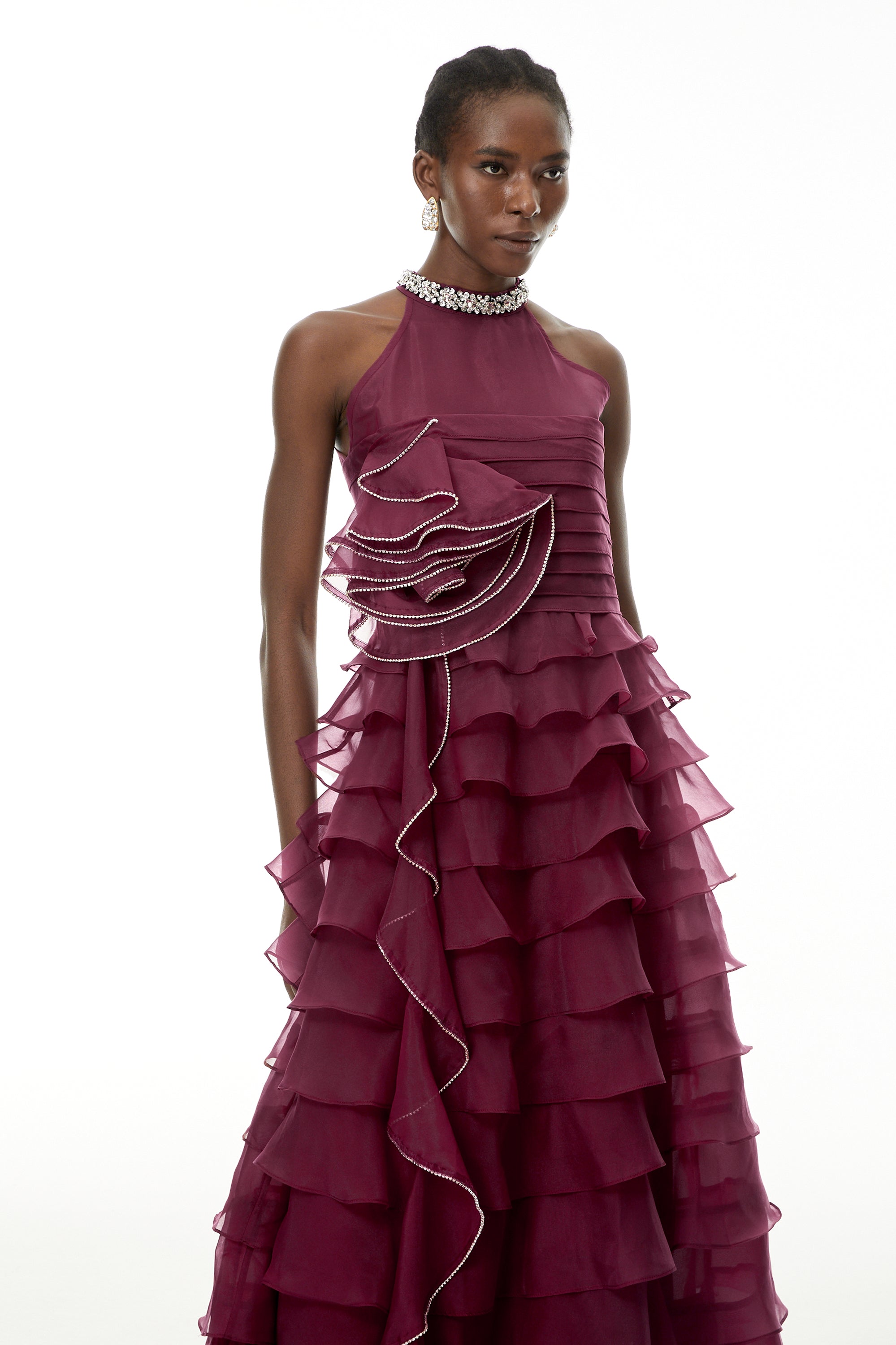 فستان ماكسي طويل بزخارف ثلاثية الأبعاد من Anathi Red