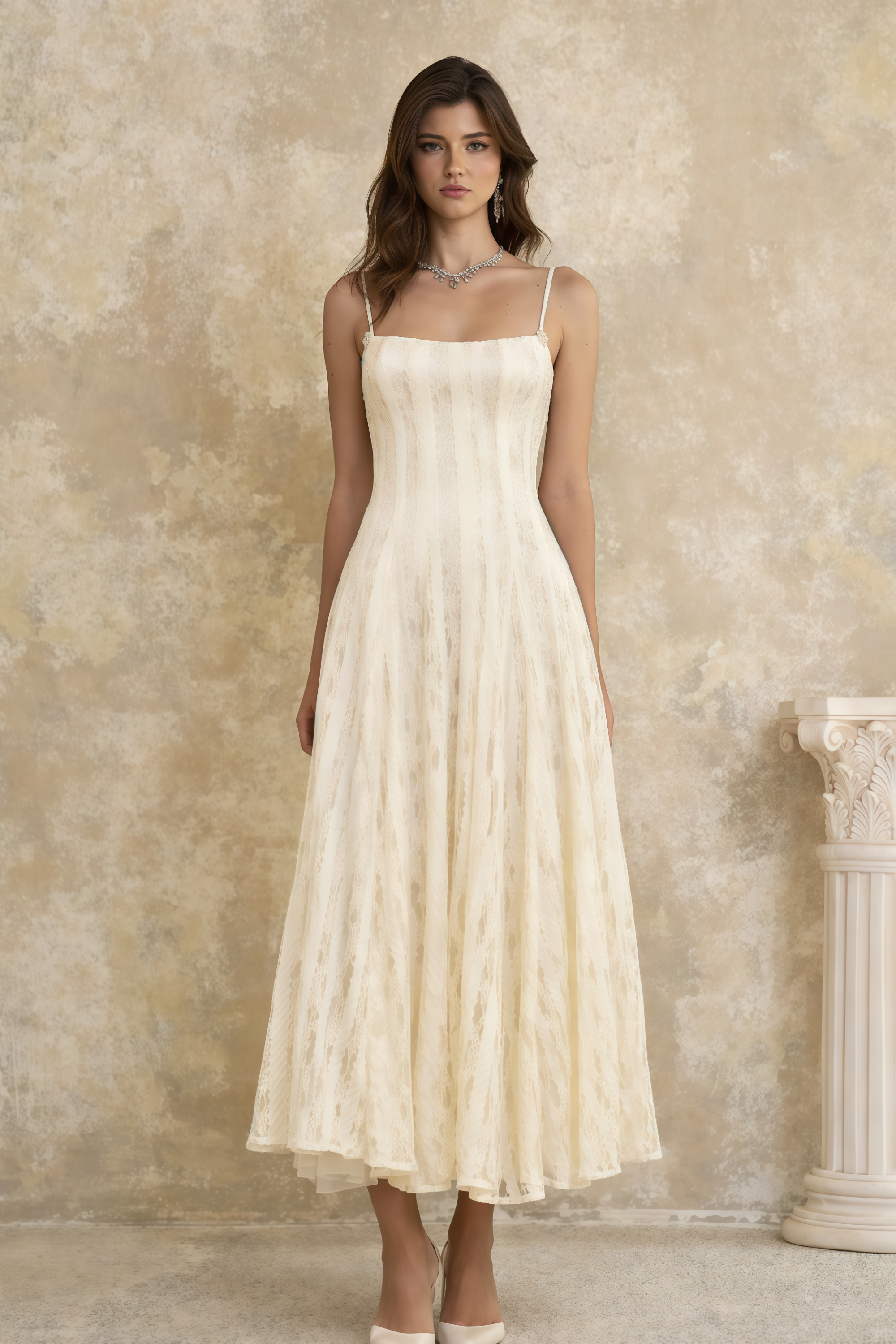 فستان ميدي من الدانتيل المطوي باللون الأبيض من كورالي