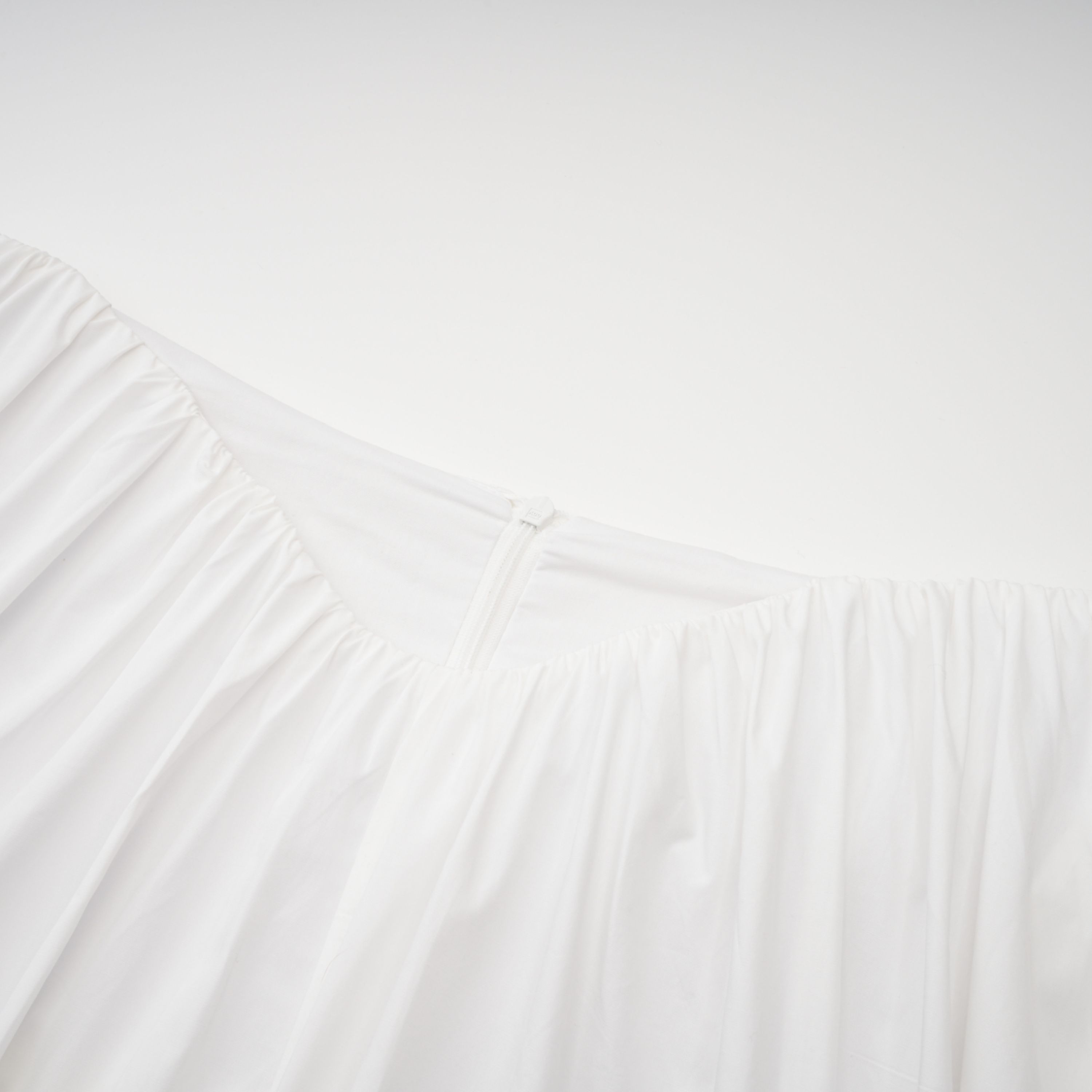 طقم قميص وتنورة كاترينا أبيض مزركش