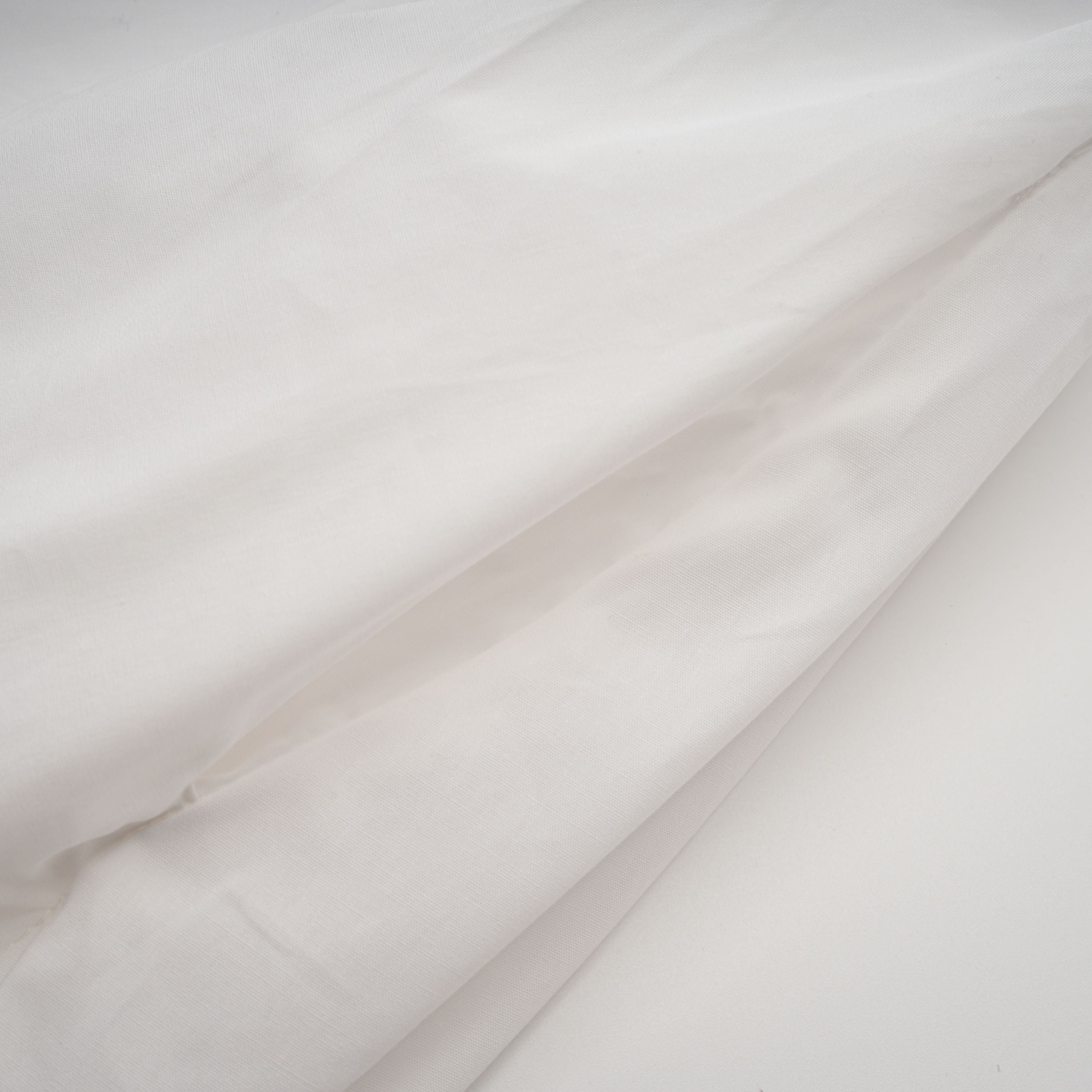 طقم قميص وتنورة كاترينا أبيض مزركش