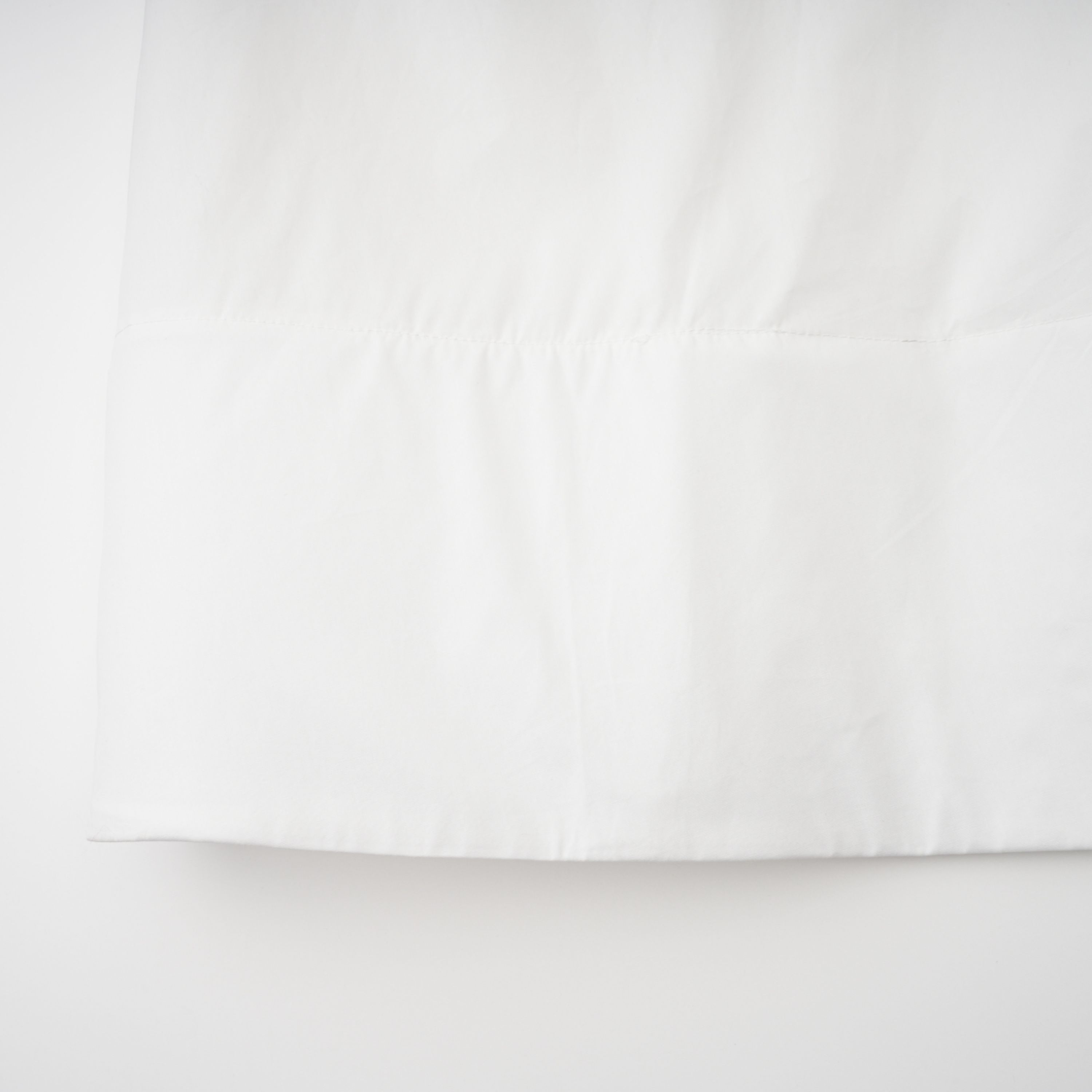 طقم قميص وتنورة كاترينا أبيض مزركش