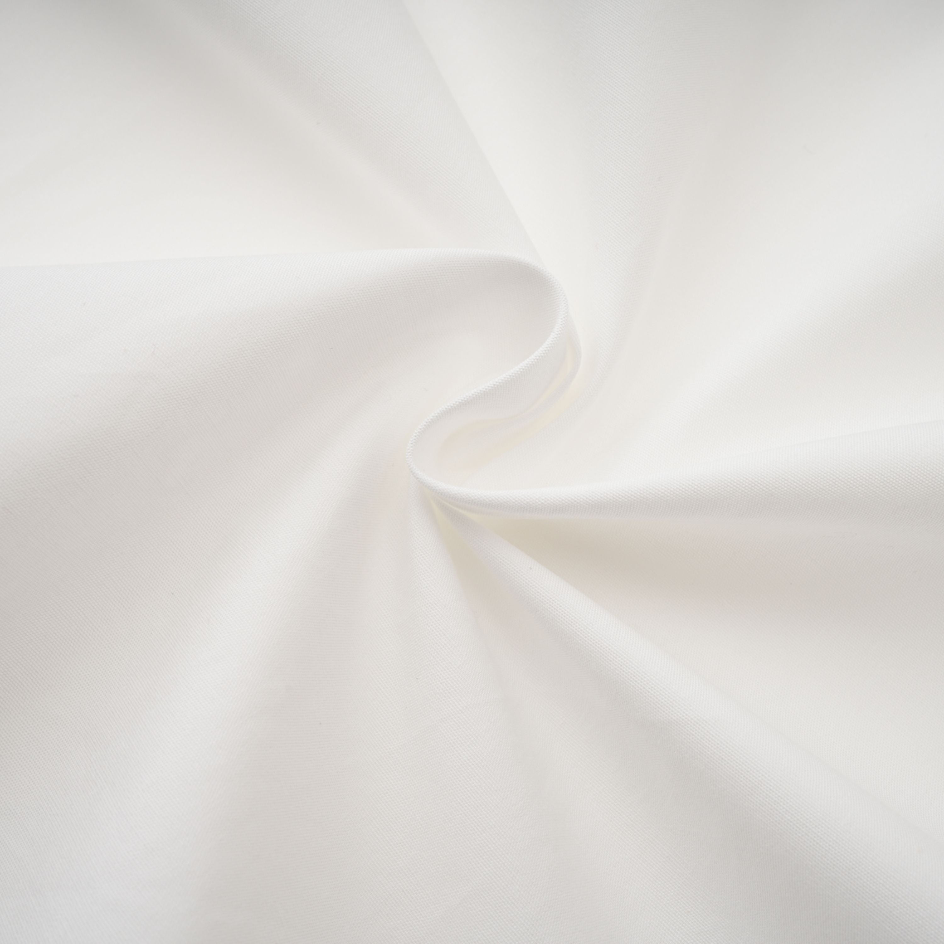 طقم قميص وتنورة كاترينا أبيض مزركش