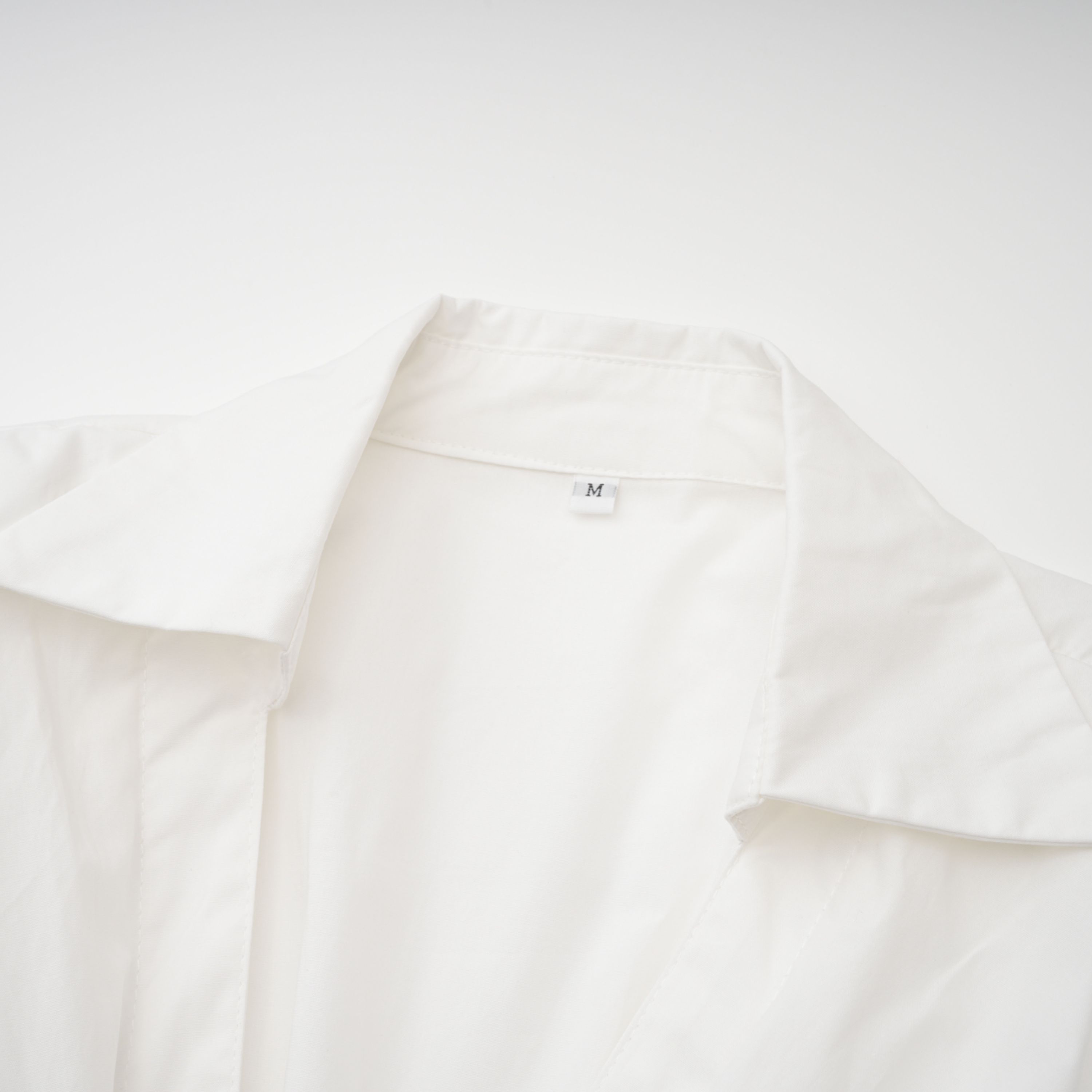 طقم قميص وتنورة كاترينا أبيض مزركش