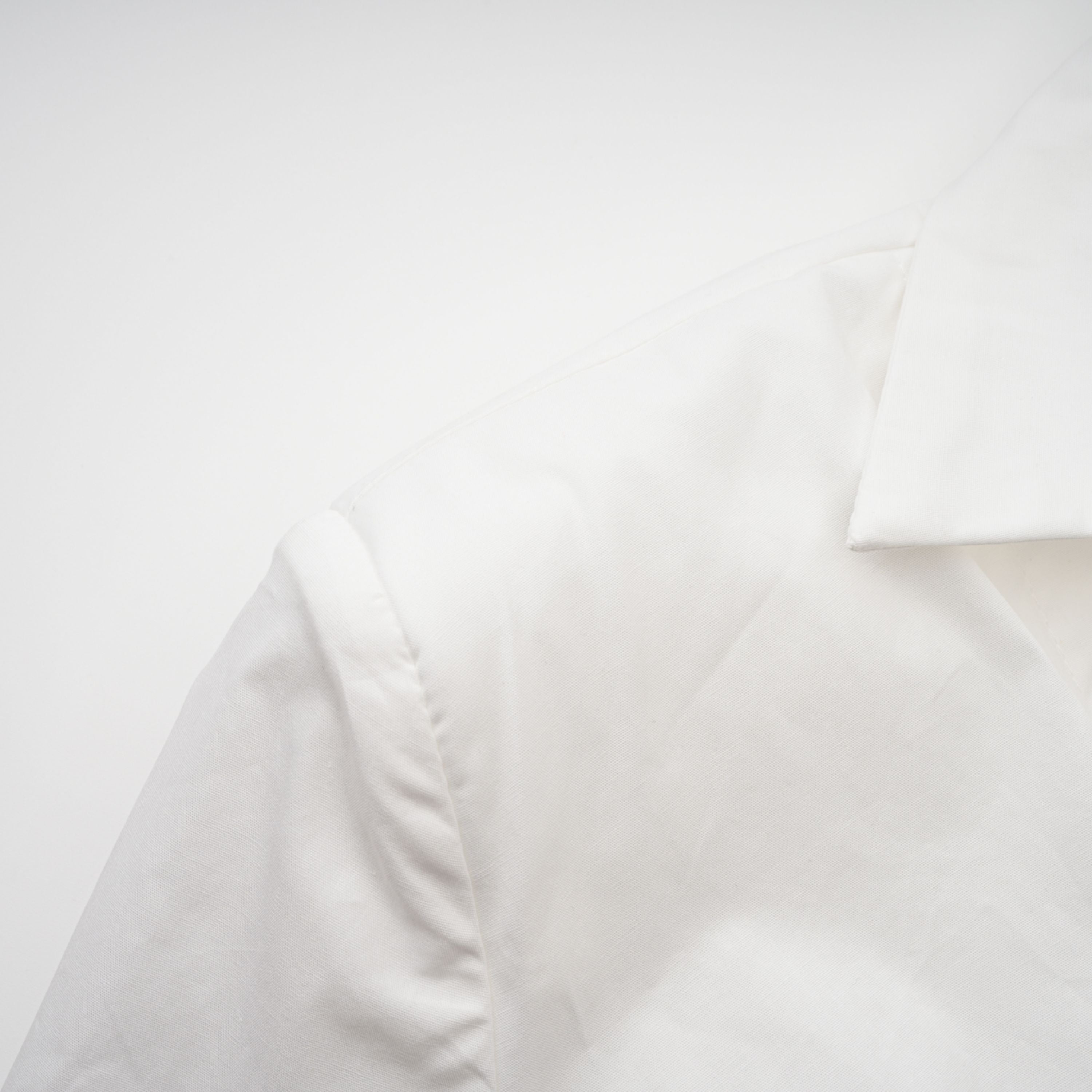 طقم قميص وتنورة كاترينا أبيض مزركش