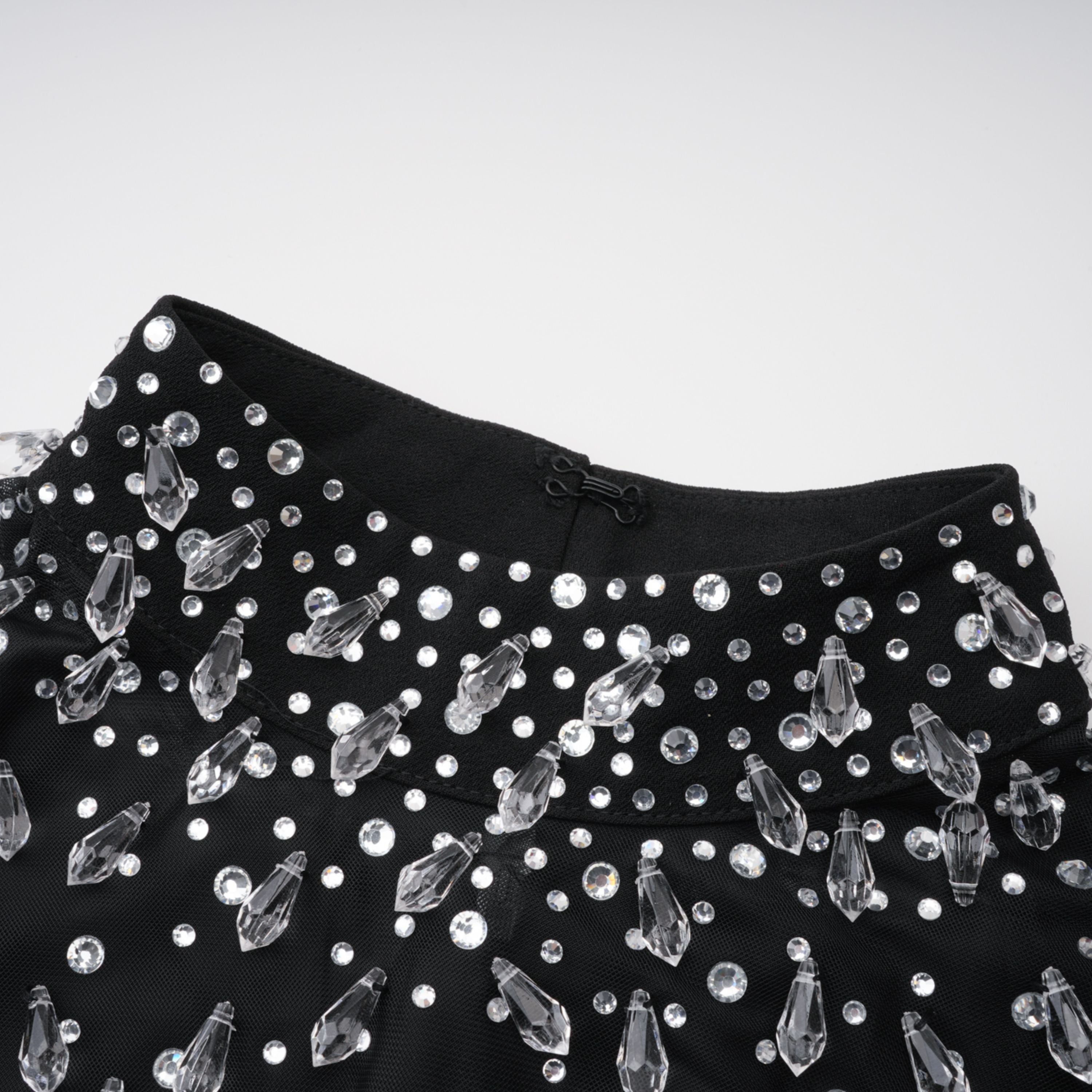 فستان طويل واسع مزين باللون الأسود من Oona