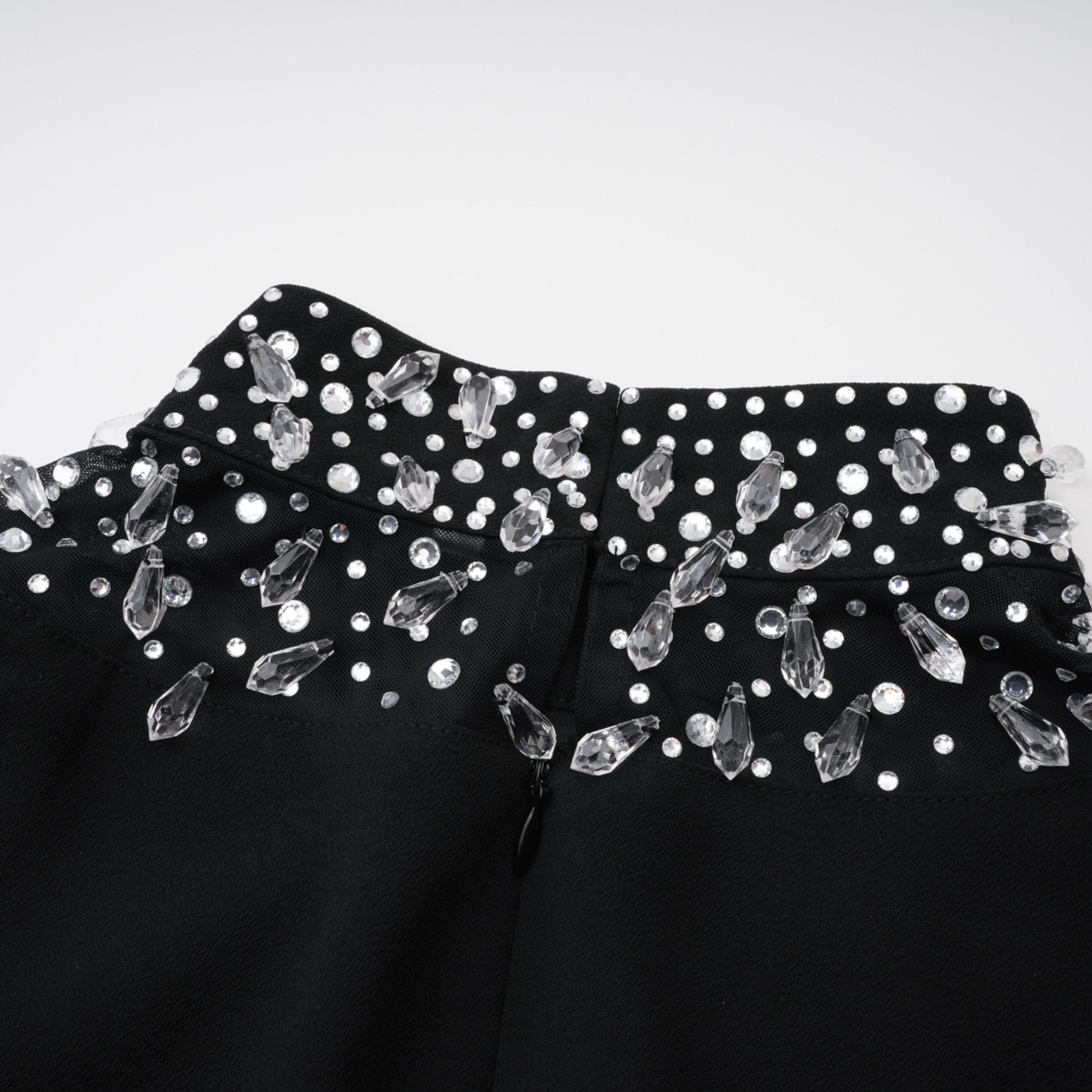 فستان طويل واسع مزين باللون الأسود من Oona