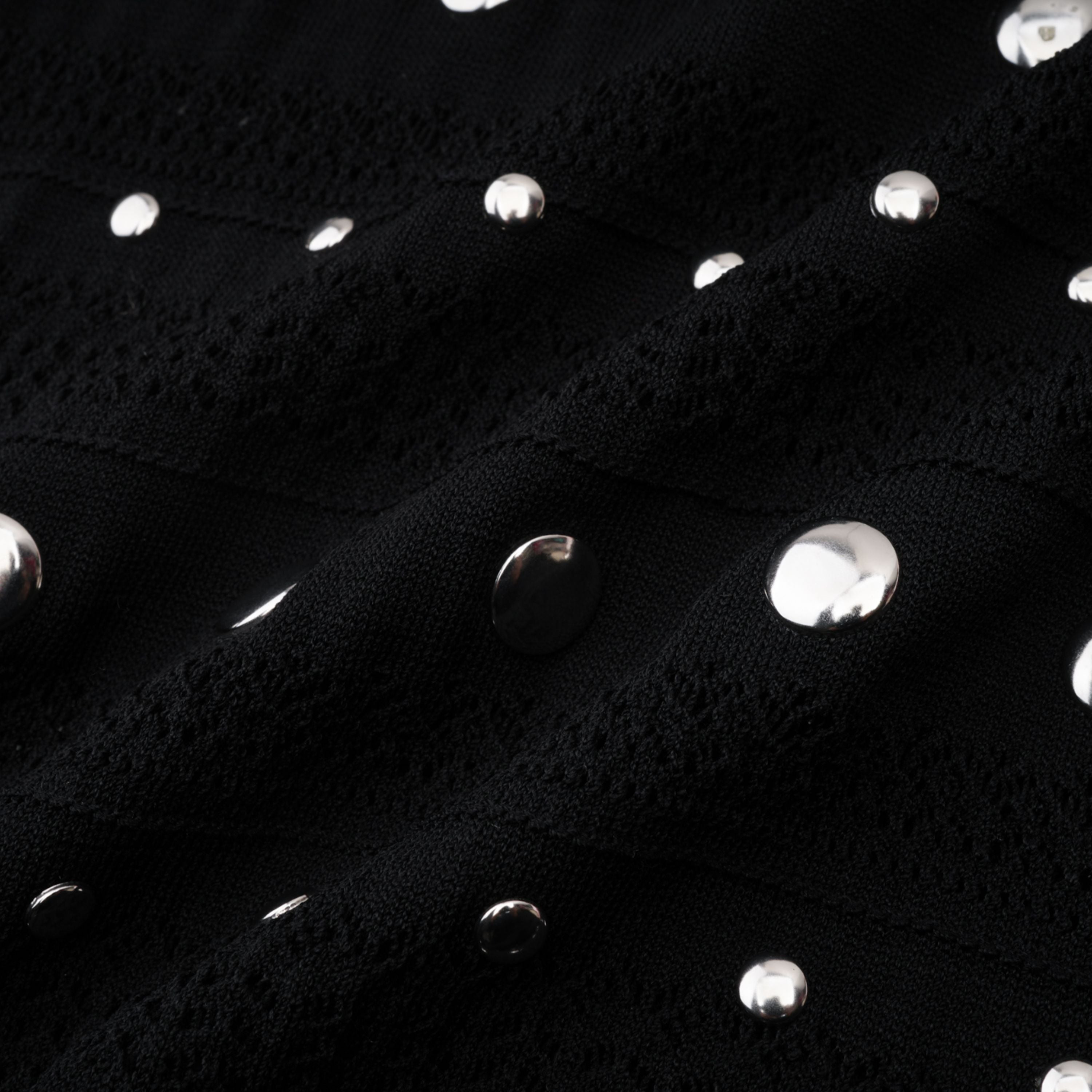 فستان ميدي طويل الأكمام من Chloé باللون الأسود ومزين بالكروشيه