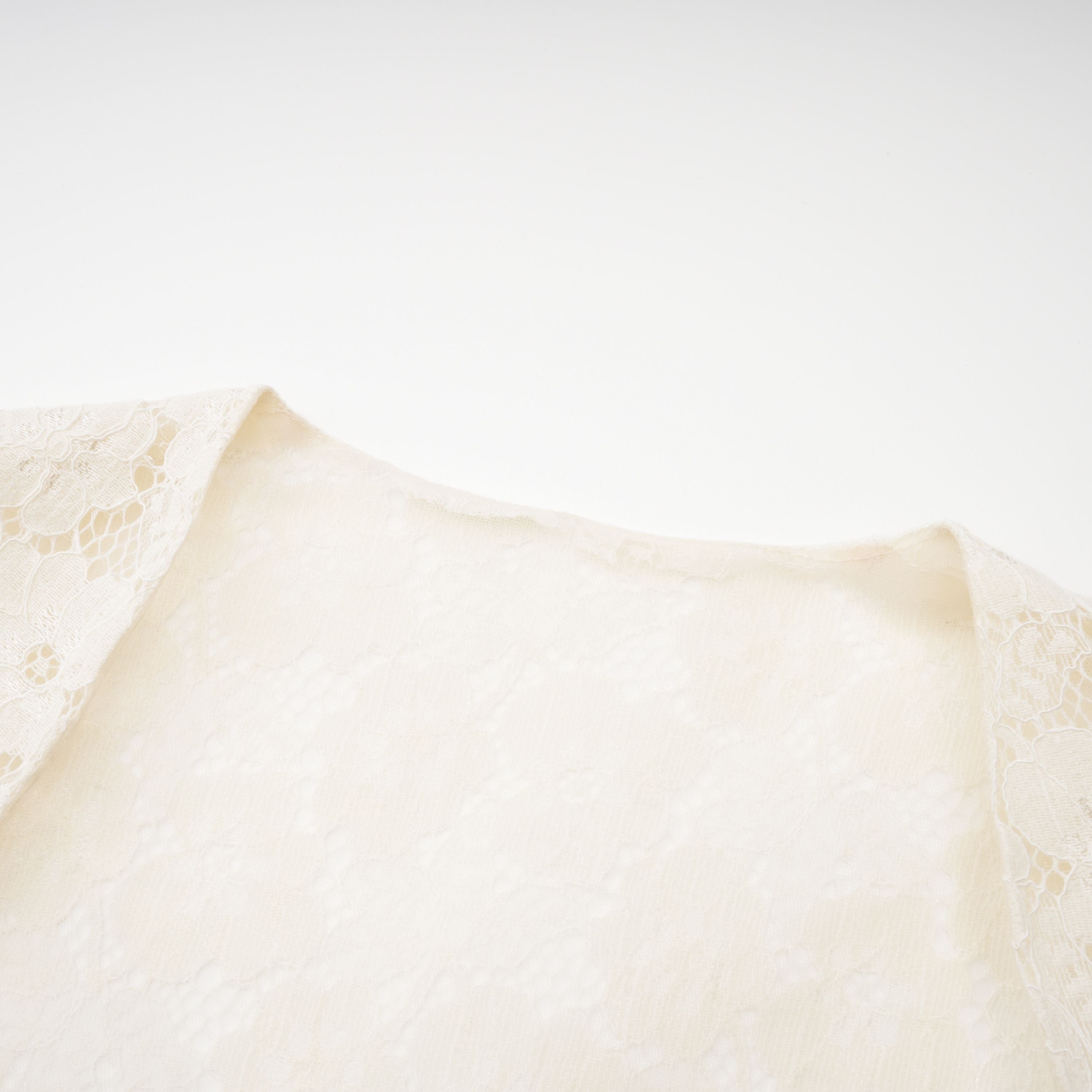 فستان ماكسي كورسيه من الدانتيل الأبيض من Celina