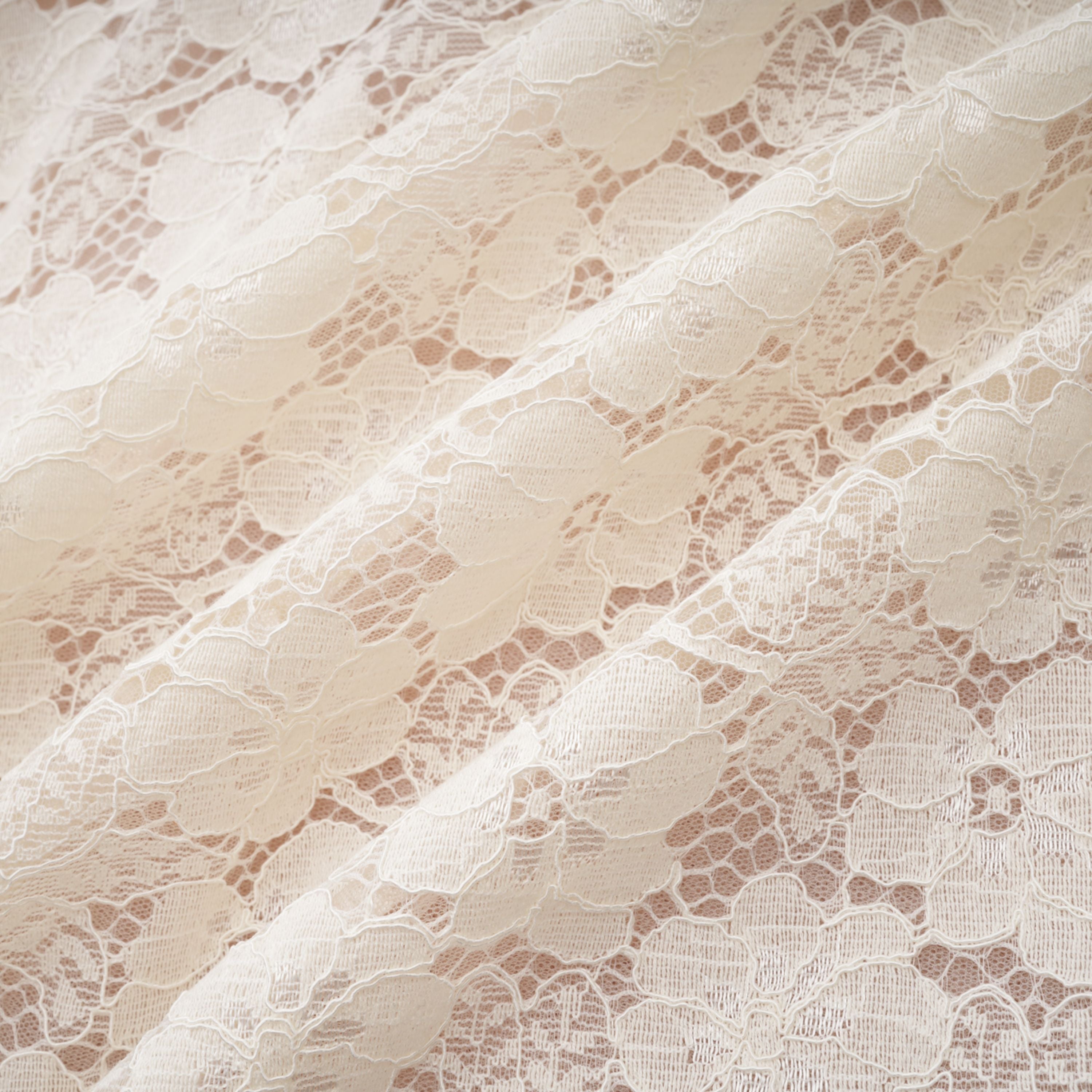 فستان ماكسي كورسيه من الدانتيل الأبيض من Celina