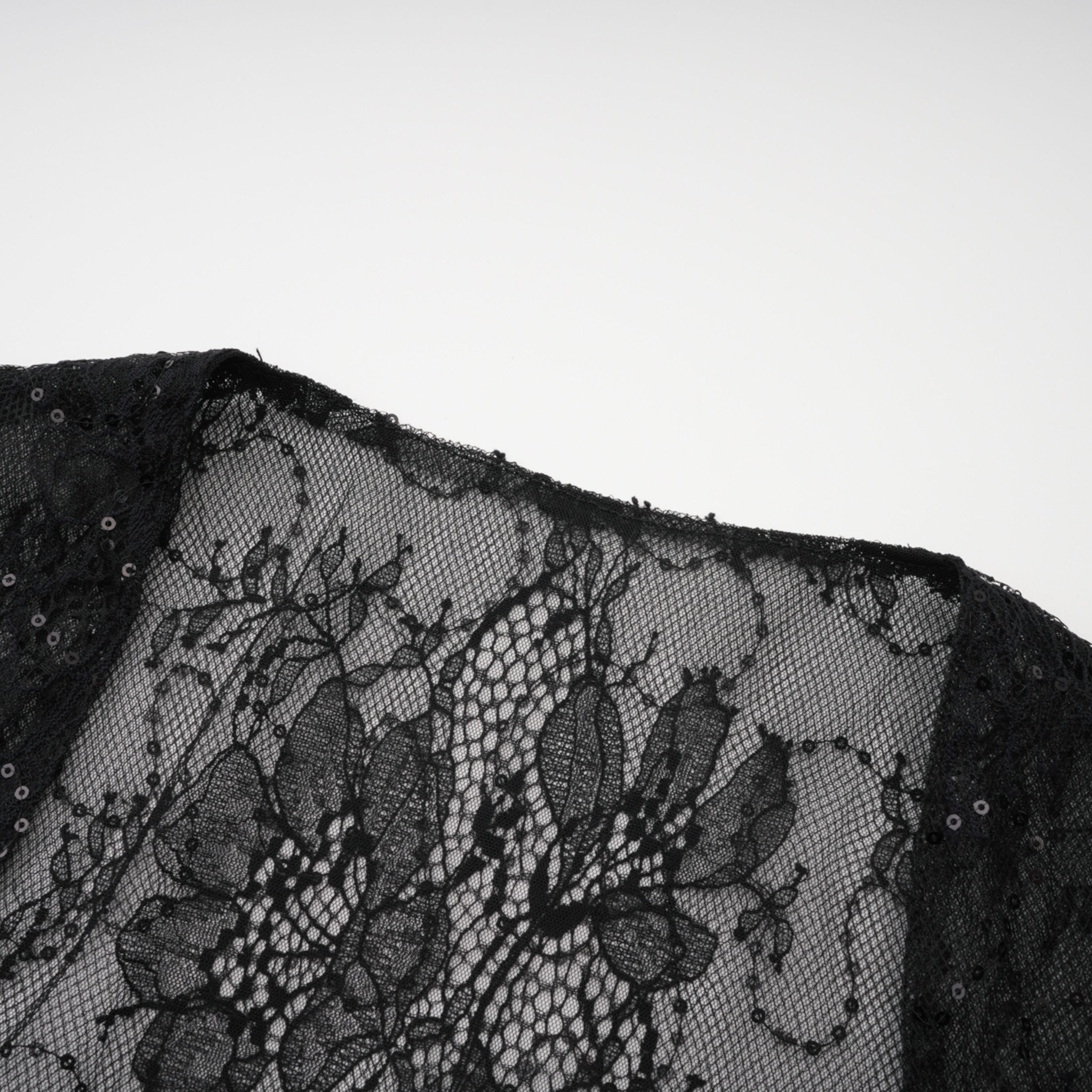 فستان طويل من الدانتيل مع مشد من Celina