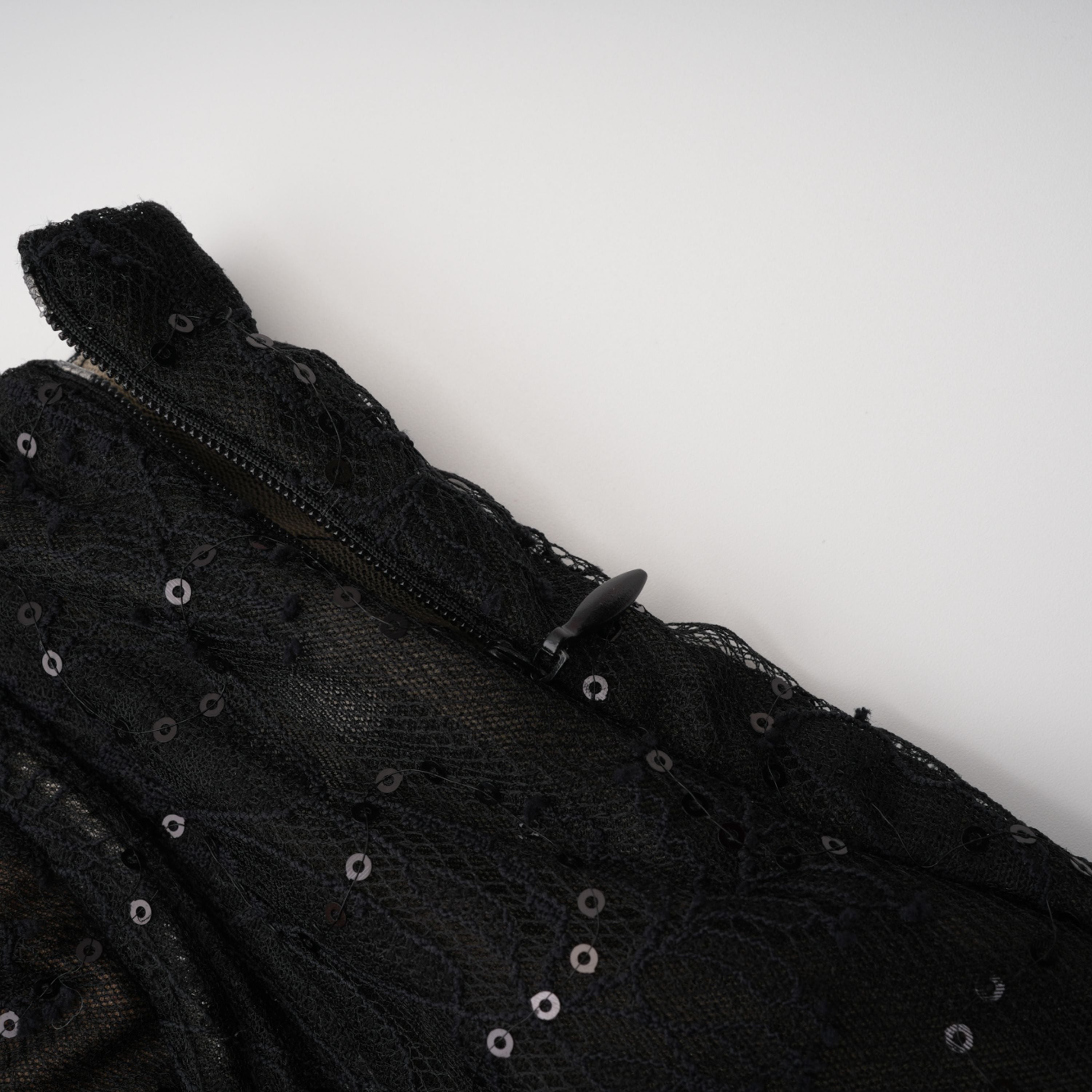 فستان طويل من الدانتيل مع مشد من Celina