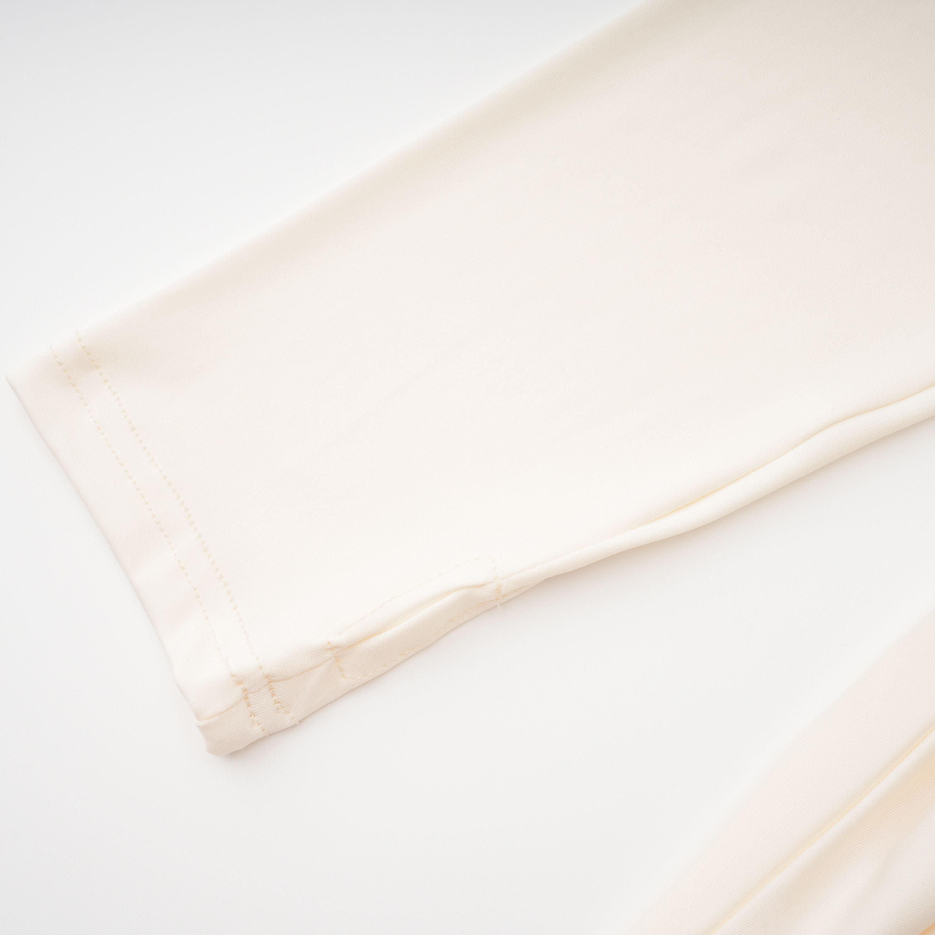 فستان طويل مزين بزخارف من هارييت وايت