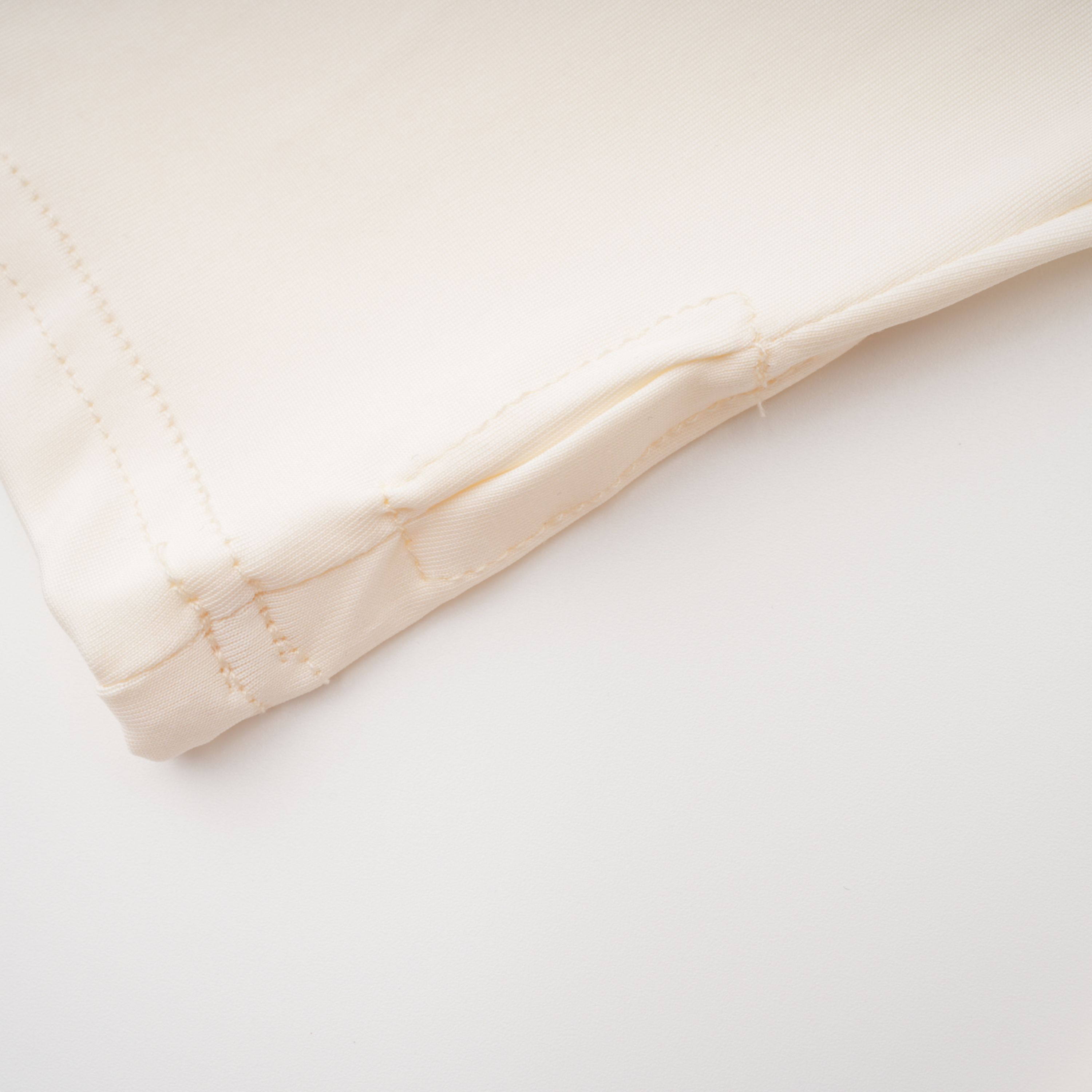 فستان طويل مزين بزخارف من هارييت وايت