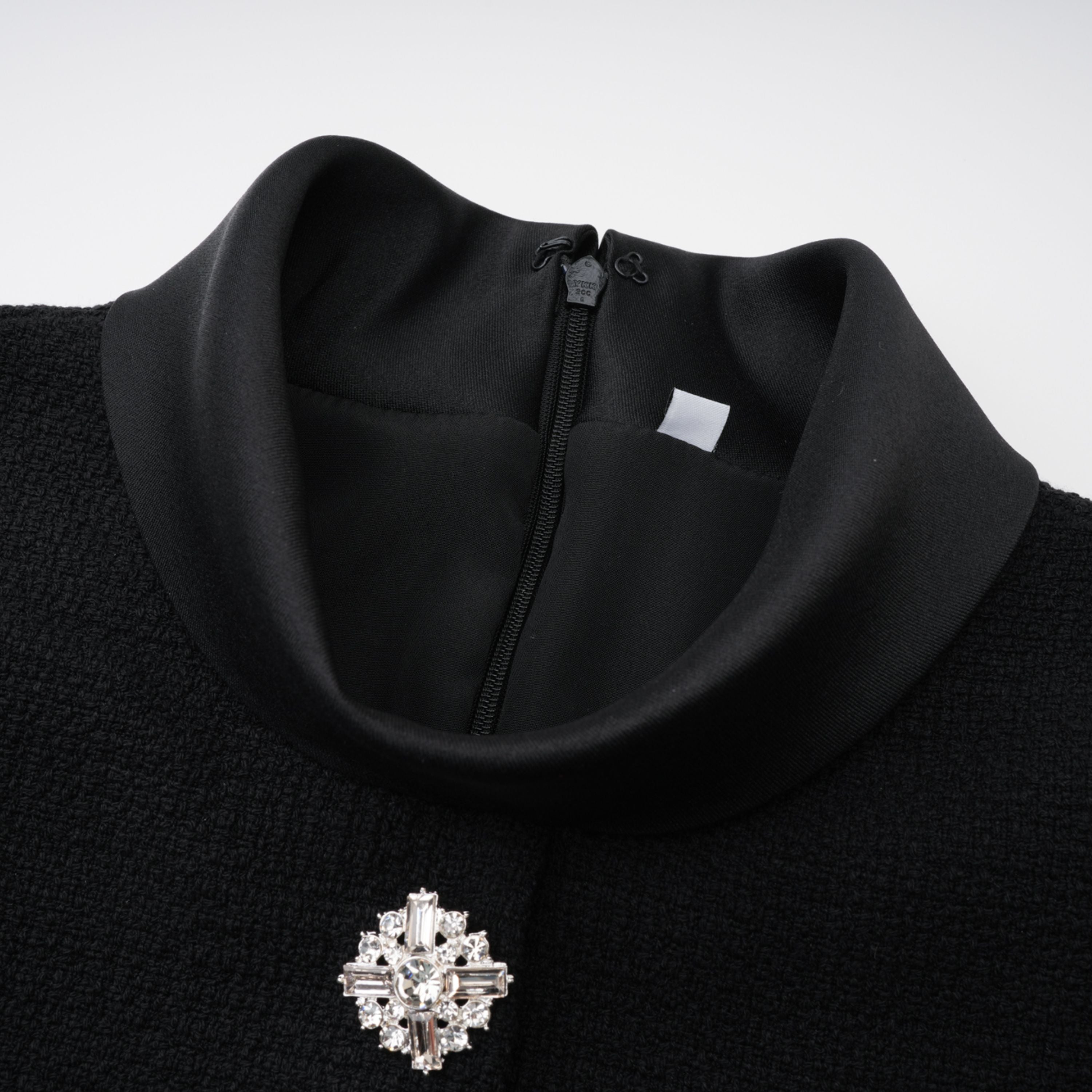 فستان ميدي من التويد برقبة عالية من Lorelei Black