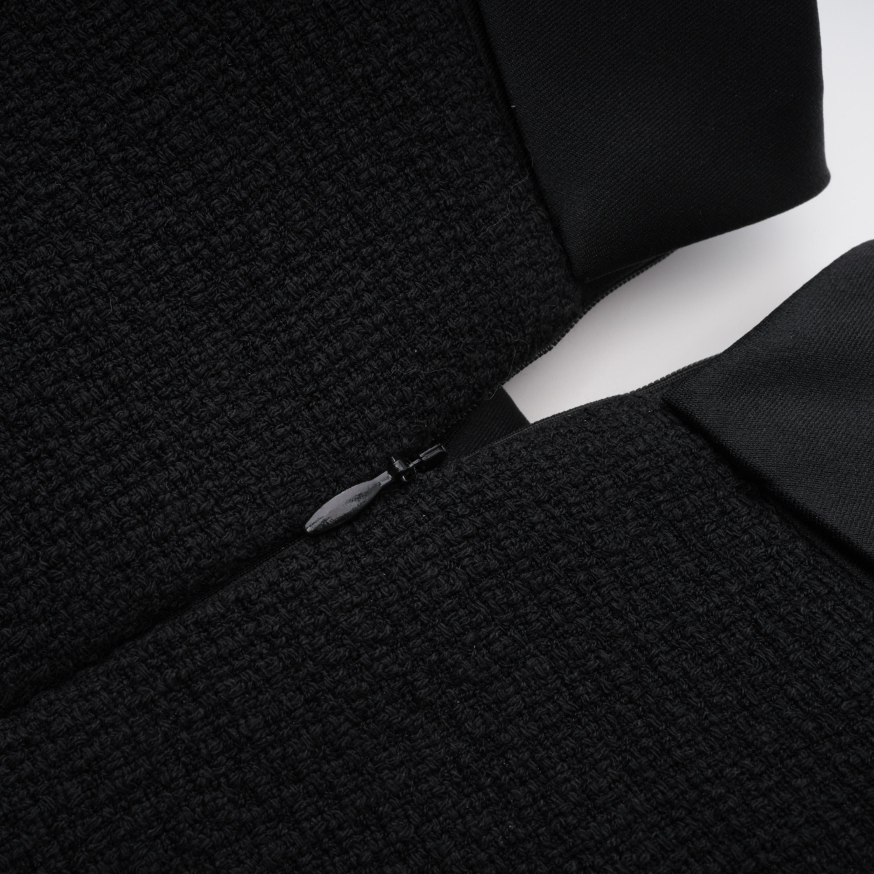 فستان ميدي من التويد برقبة عالية من Lorelei Black