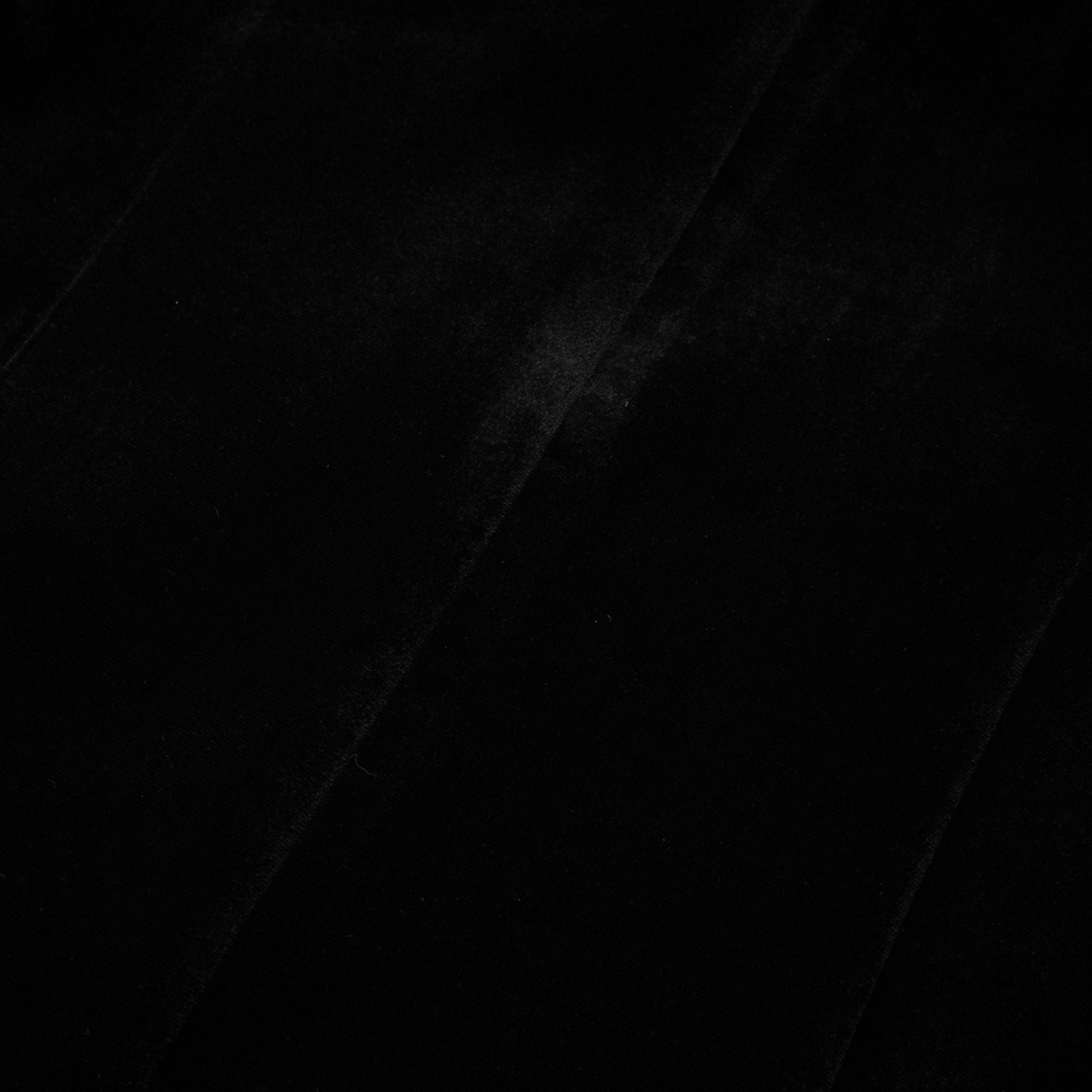 فستان طويل من المخمل المزخرف