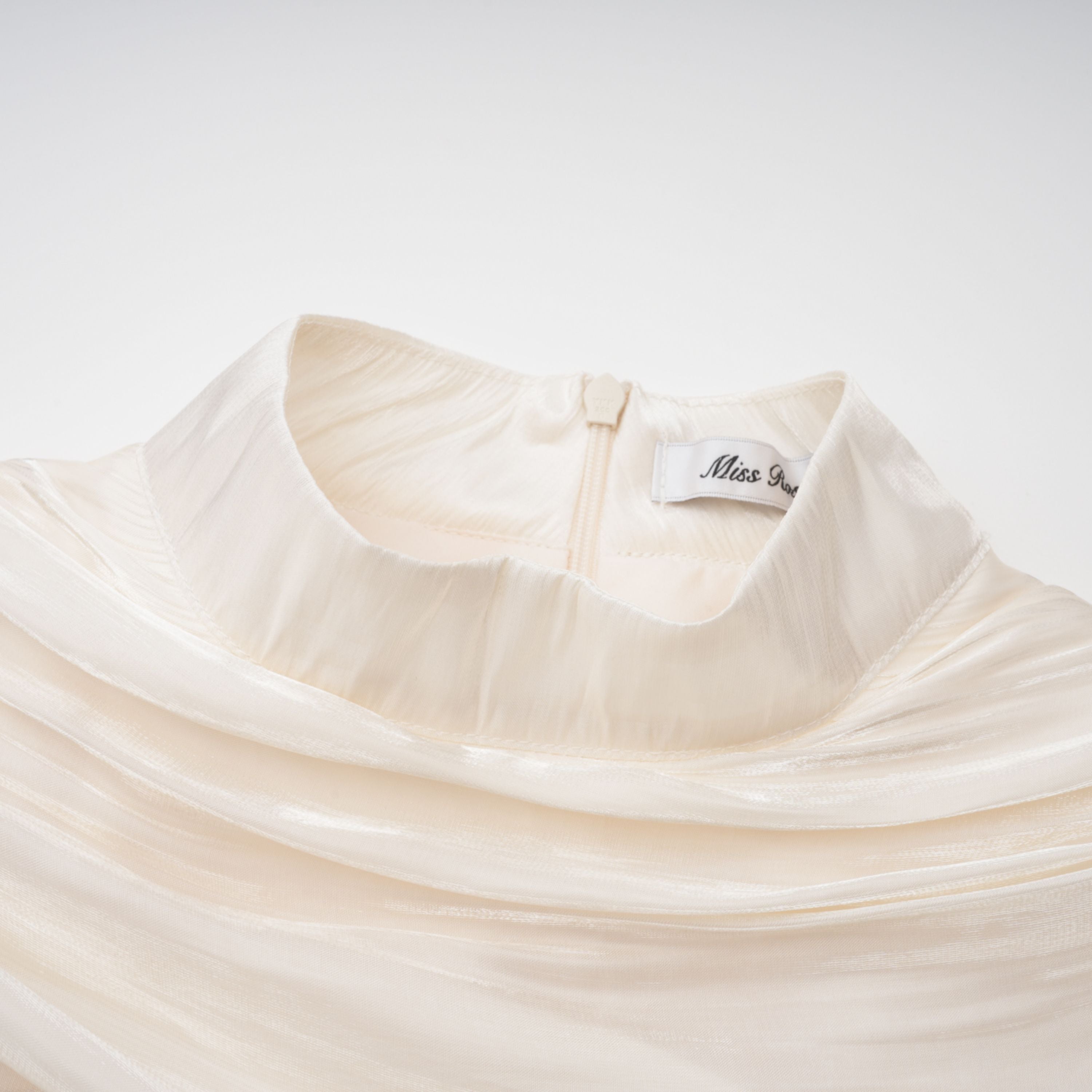 فستان ماكسي طويل بكتفين مكشوفين وكتفين مكشوفين وكتفين مكشوفين وكتفين مكشوفين وكتفين مكشوفين وكتفين مكش