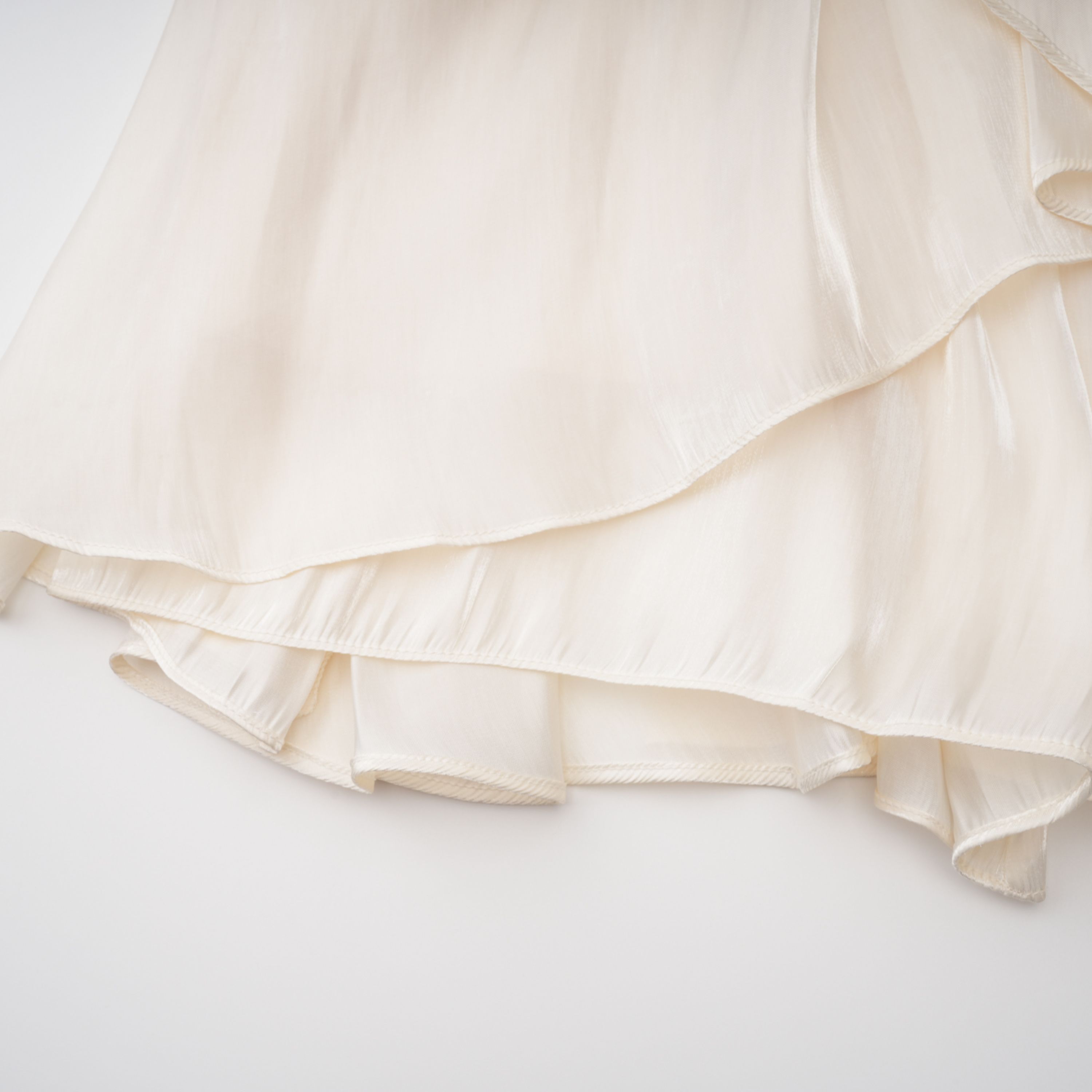 فستان ماكسي طويل بكتفين مكشوفين وكتفين مكشوفين وكتفين مكشوفين وكتفين مكشوفين وكتفين مكشوفين وكتفين مكش