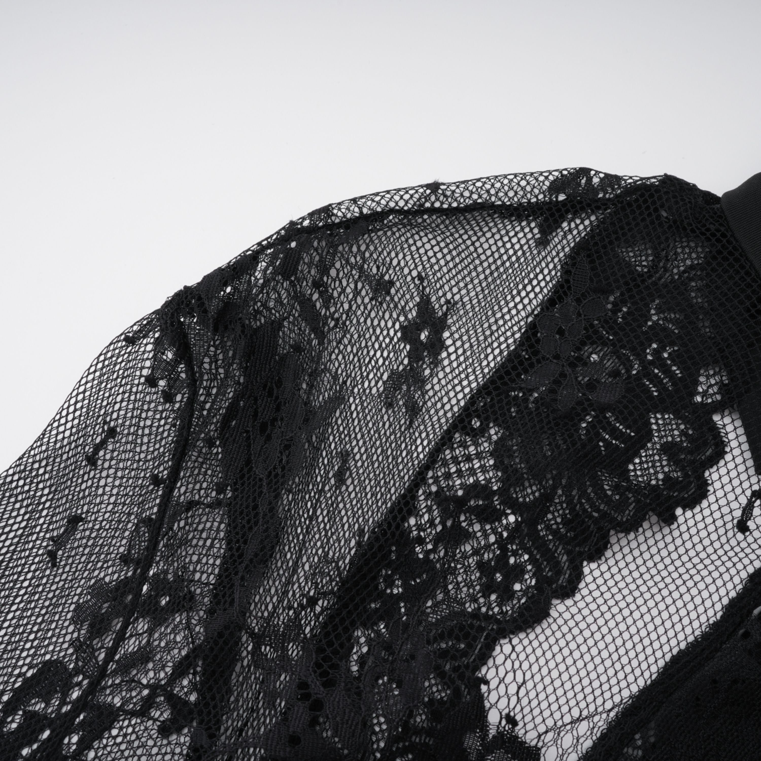 فستان طويل من Quitterie بقطعة من الدانتيل الأسود