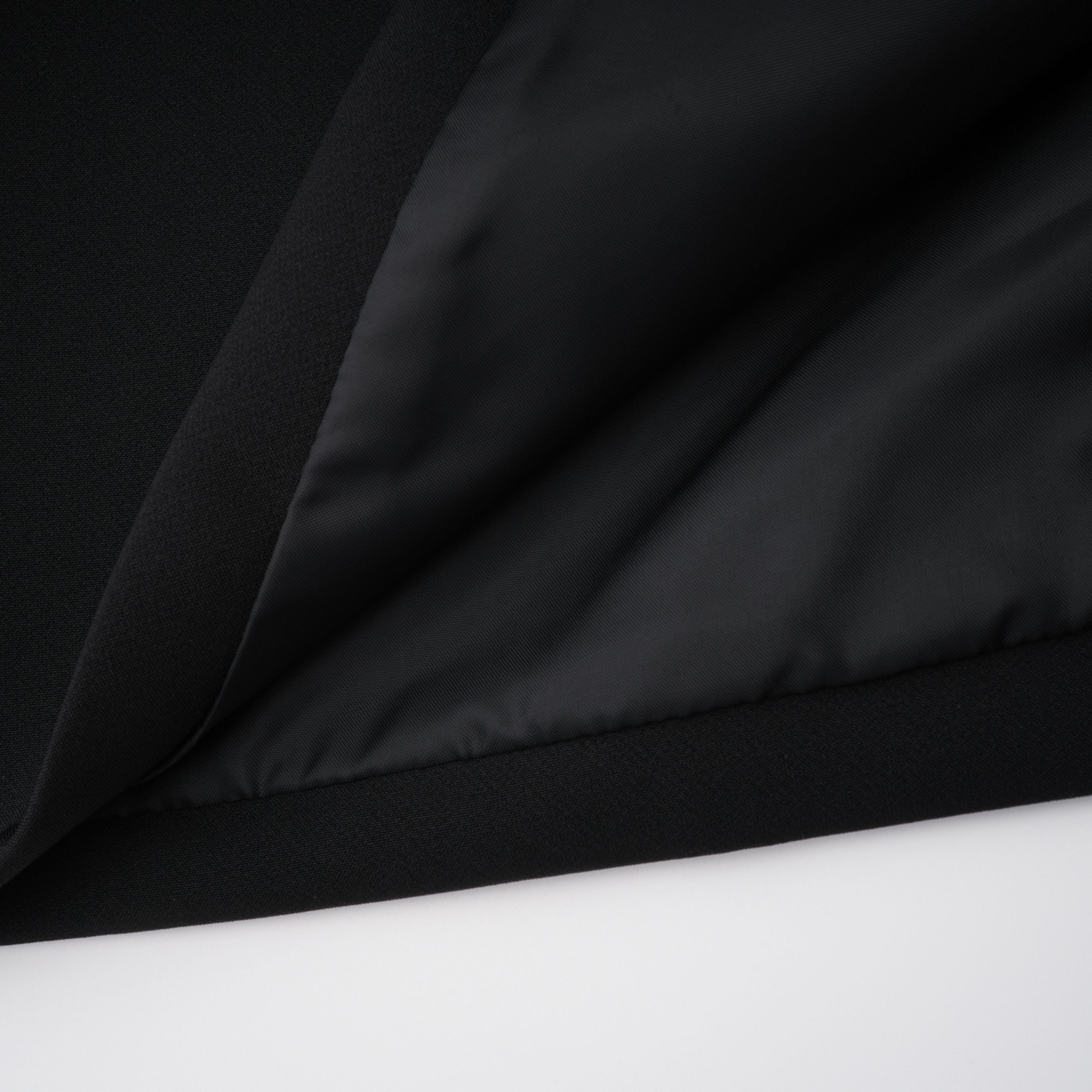 فستان طويل من Quitterie بقطعة من الدانتيل الأسود