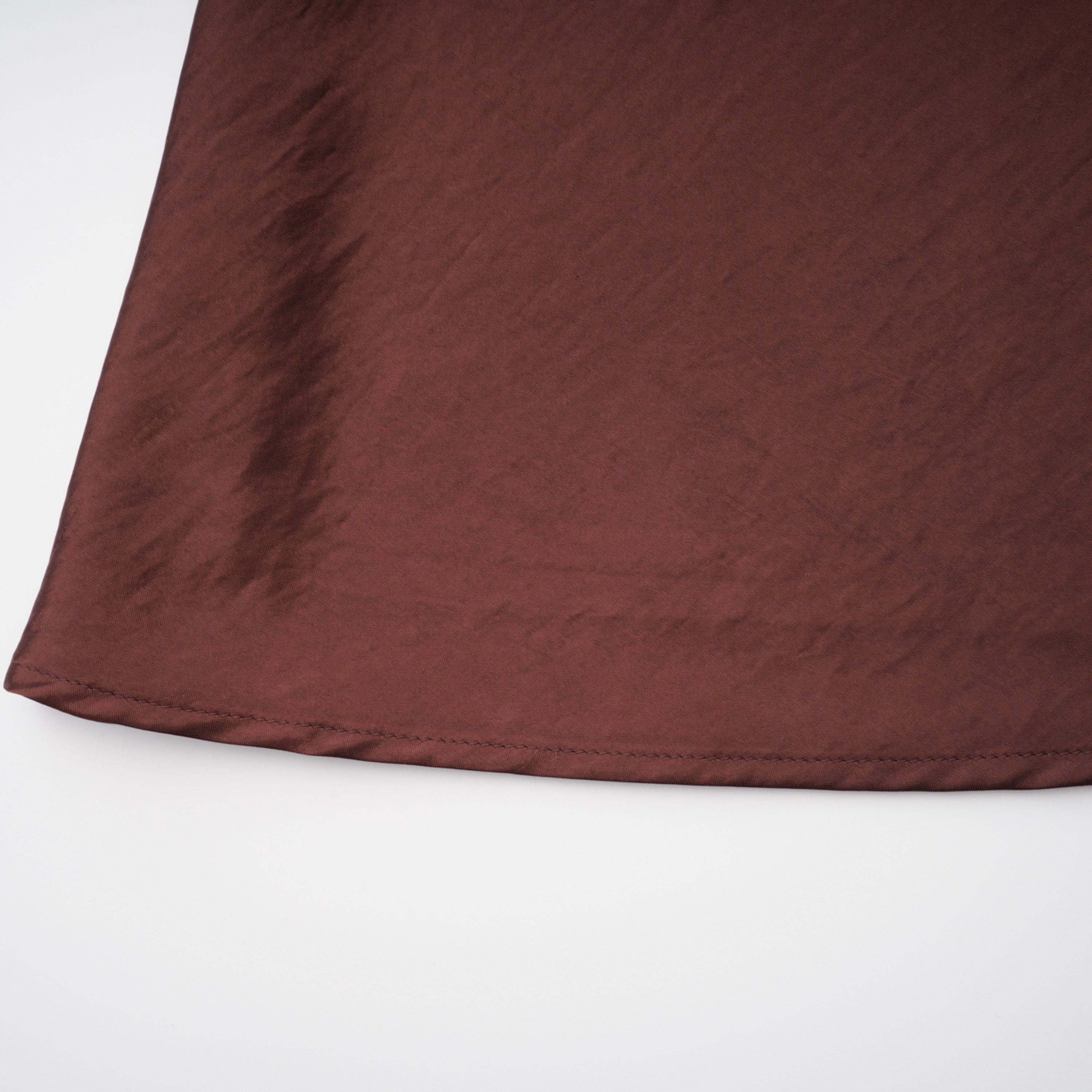 فستان طويل غير متماثل من الساتان مع كشكش من Luisa Brown