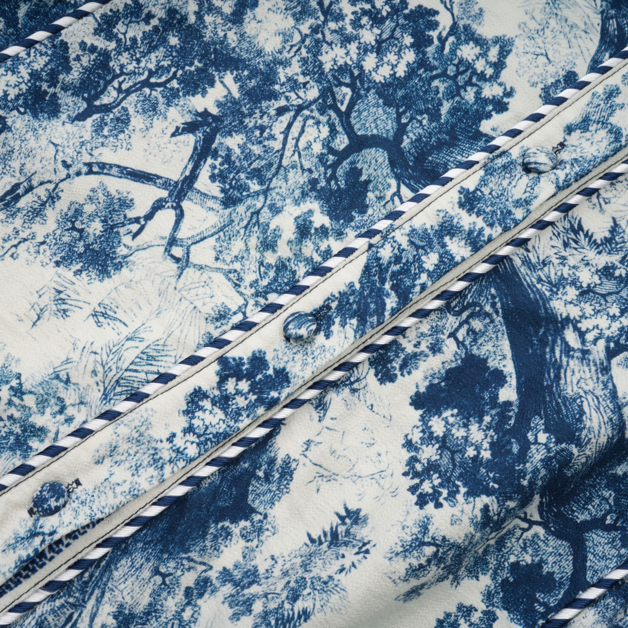 فستان ميدي بطبعة جرافيكية من Adélaïde باللون الأزرق (بيع نهائي - الولايات المتحدة فقط)