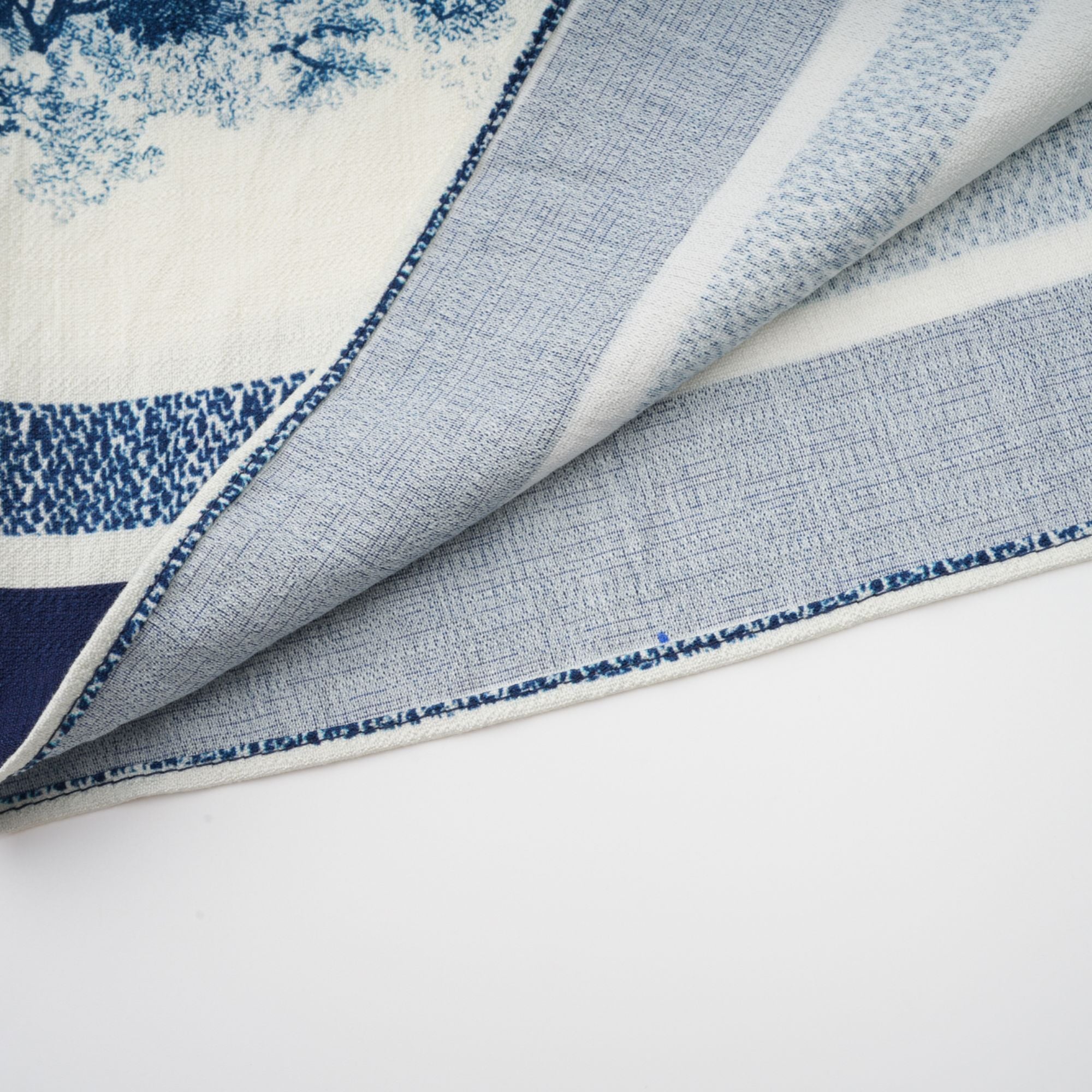 فستان ميدي بطبعة جرافيكية من Adélaïde باللون الأزرق (بيع نهائي - الولايات المتحدة فقط)