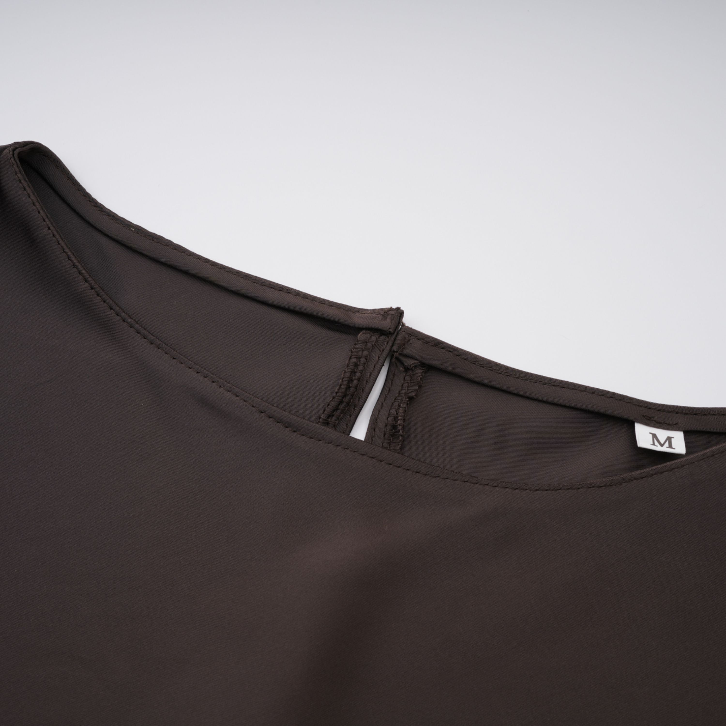 فستان هنريك براون بزخارف من الدانتيل