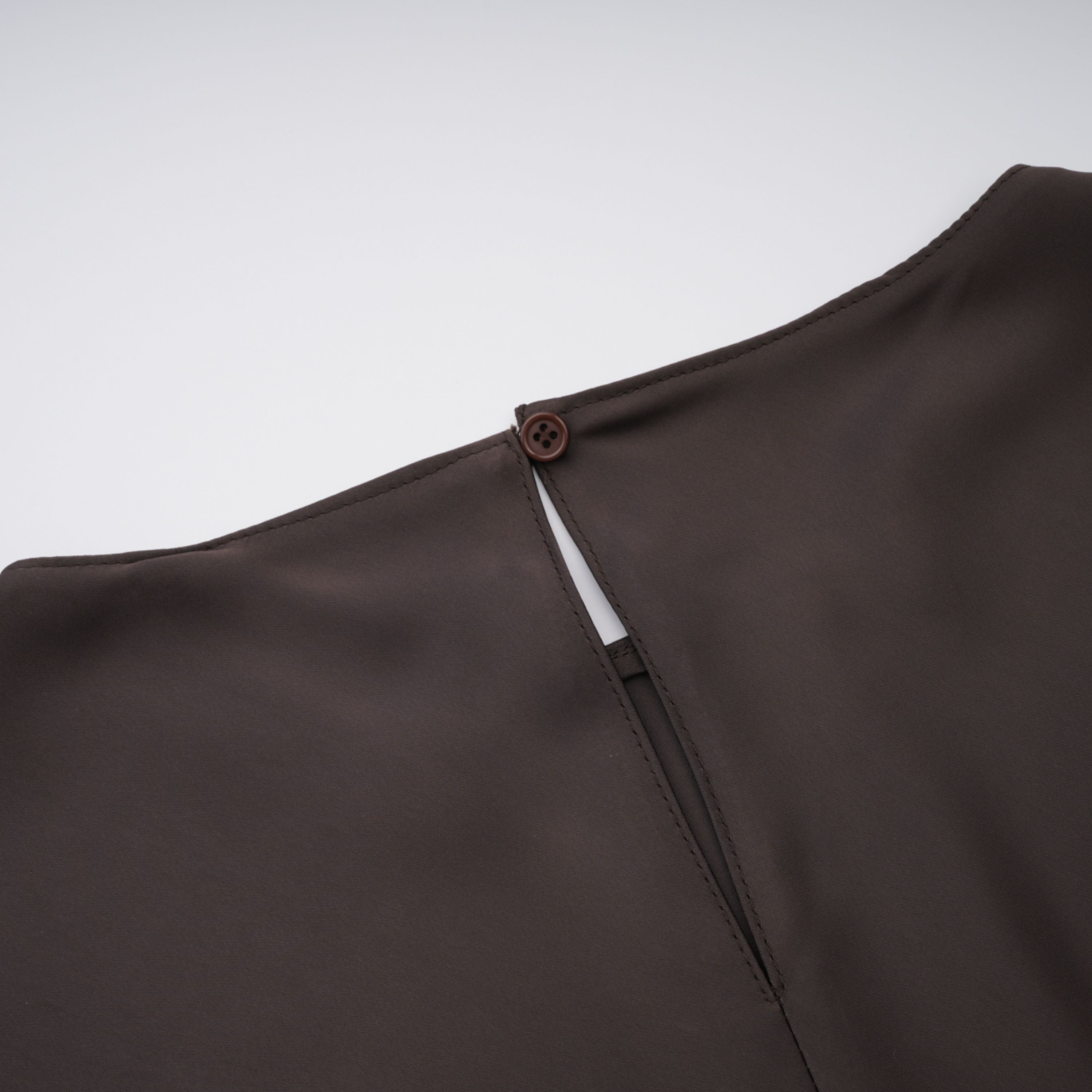 فستان هنريك براون بزخارف من الدانتيل