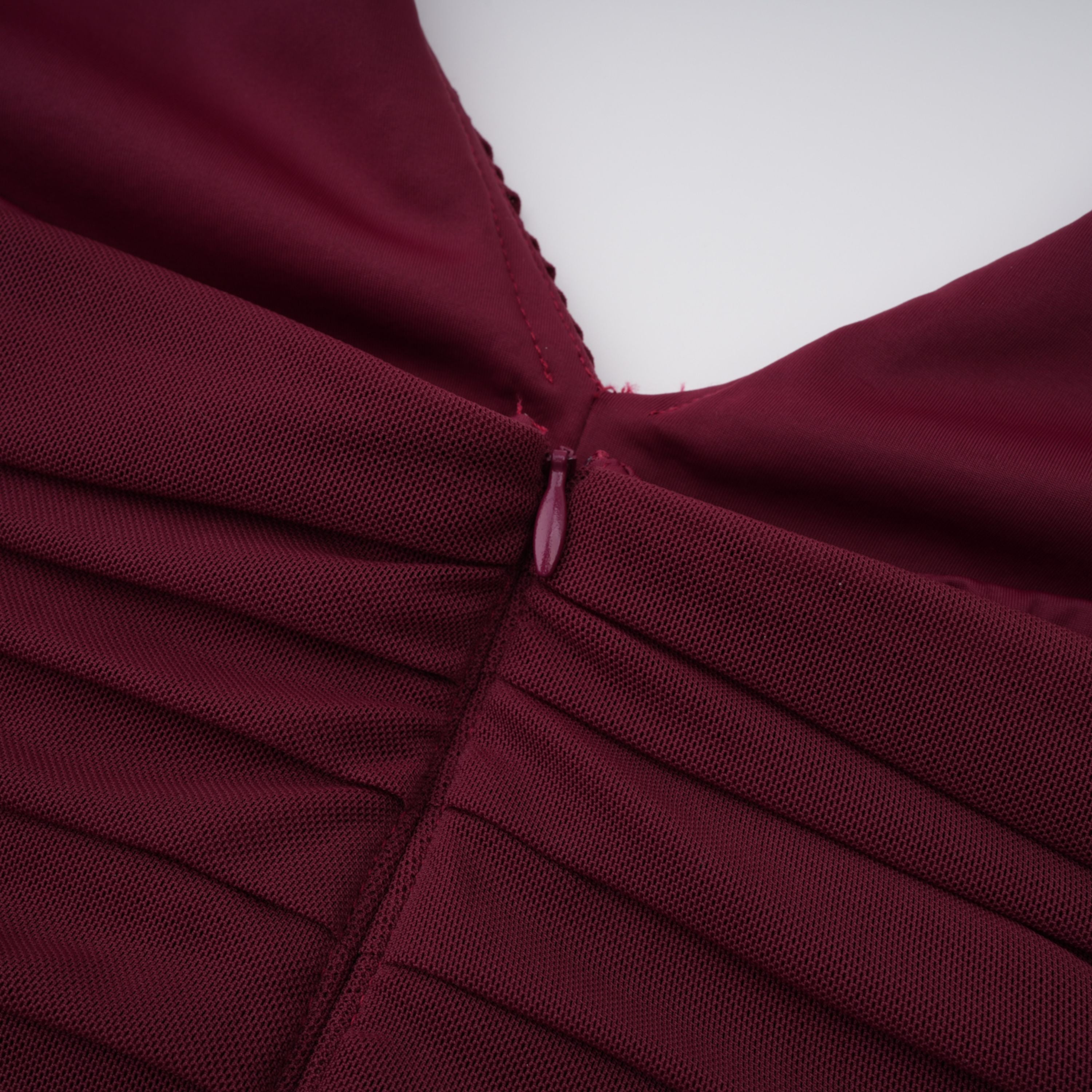 فستان ماكسي طويل بكتفين مكشوفين من Eléa Red