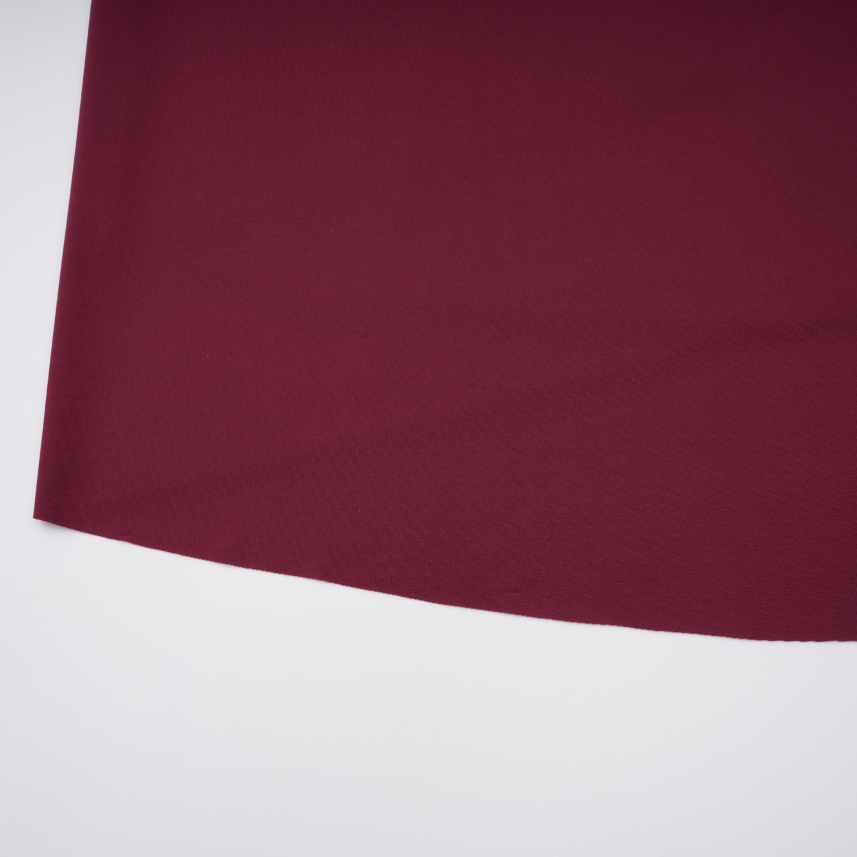 فستان ماكسي طويل بكتفين مكشوفين من Eléa Red