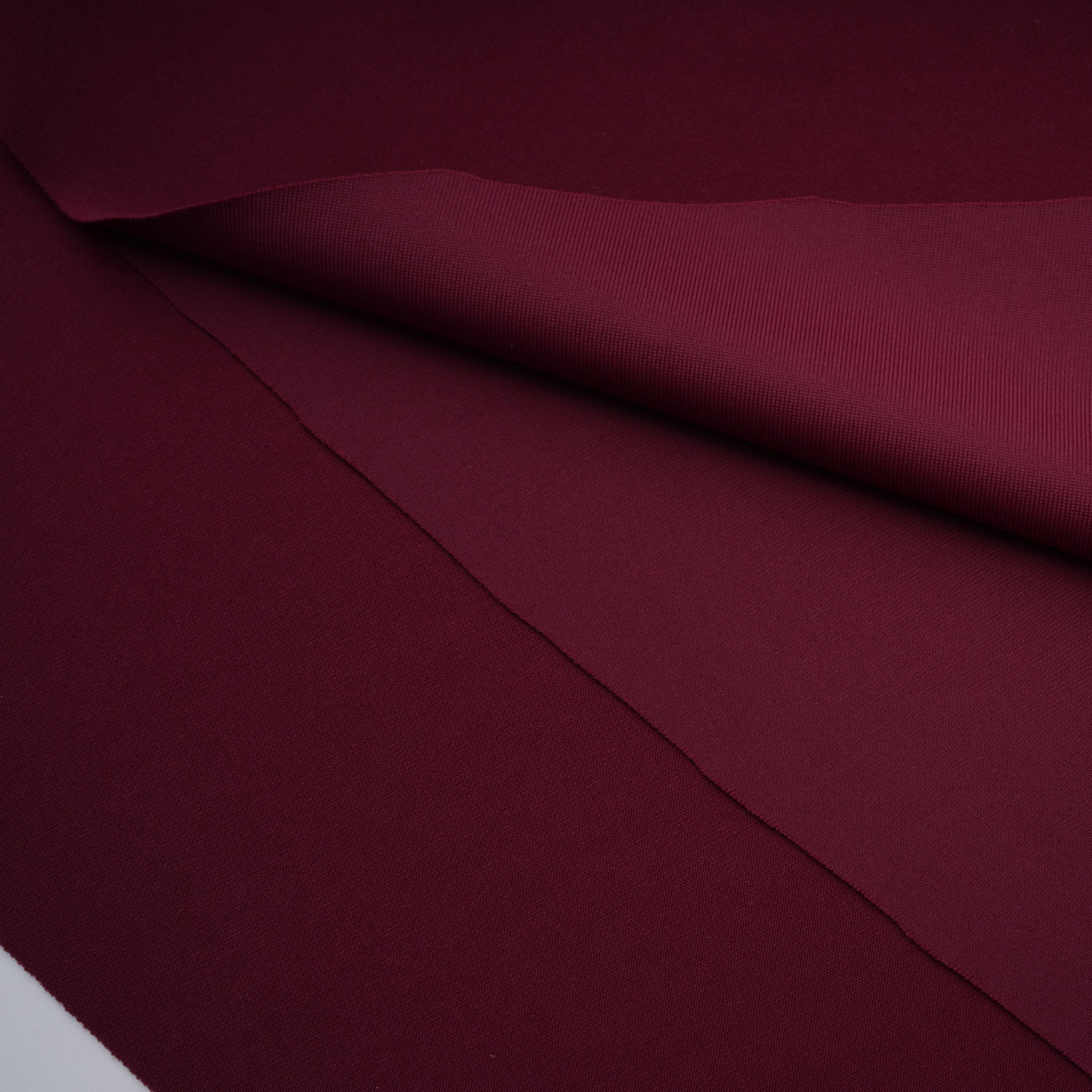 فستان ماكسي طويل بكتفين مكشوفين من Eléa Red