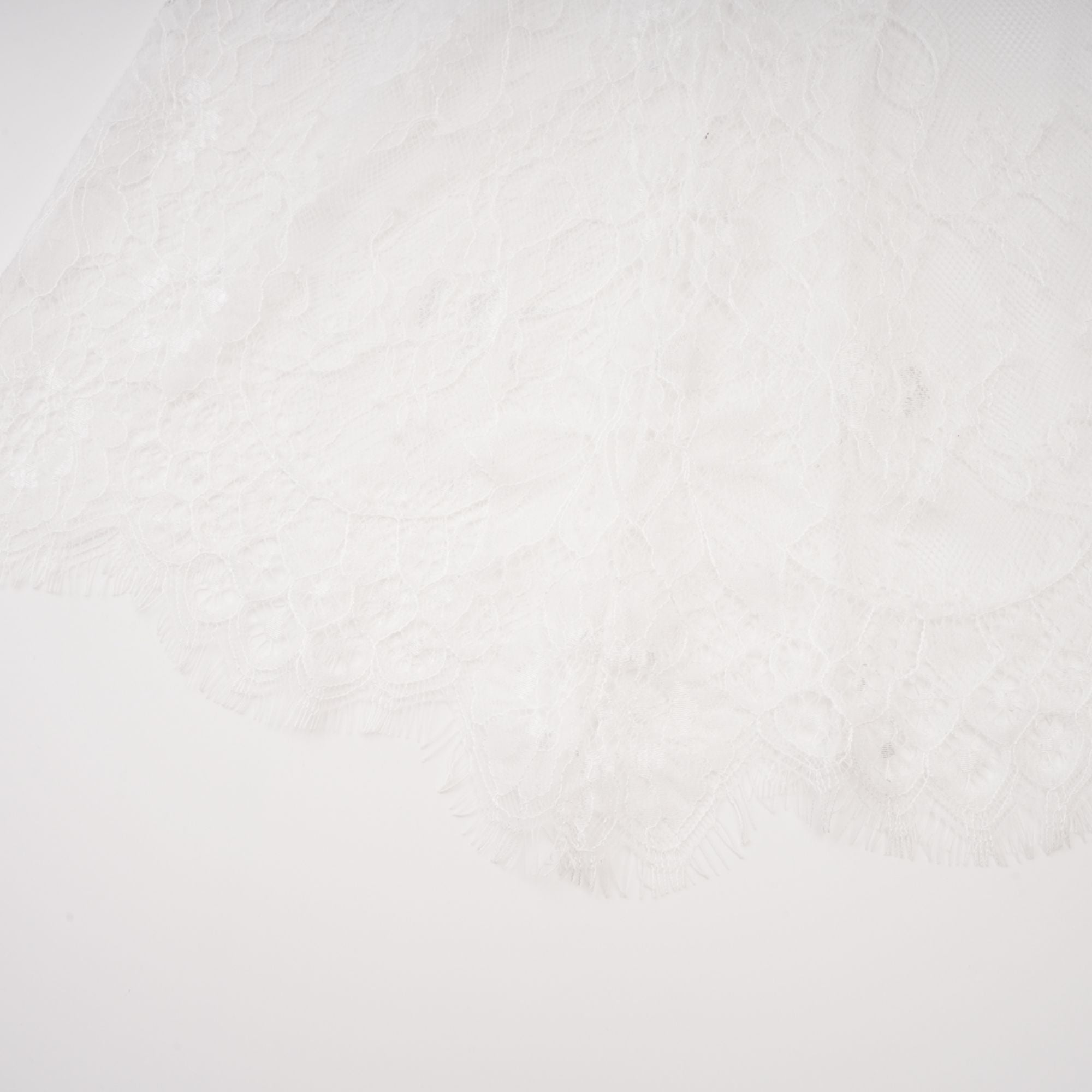 طقم سترة و تنورة من الدانتيل