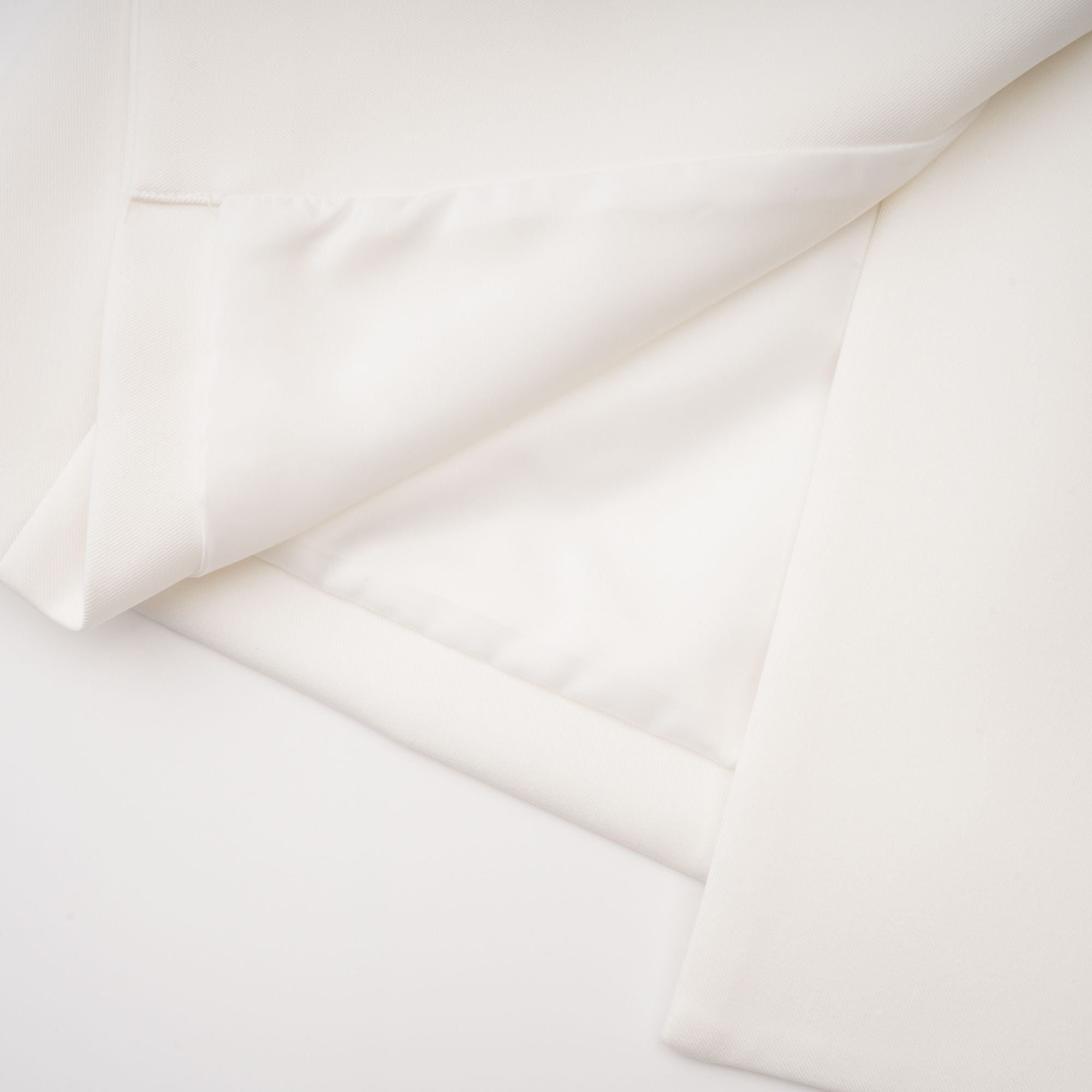 طقم سترة و تنورة من الدانتيل