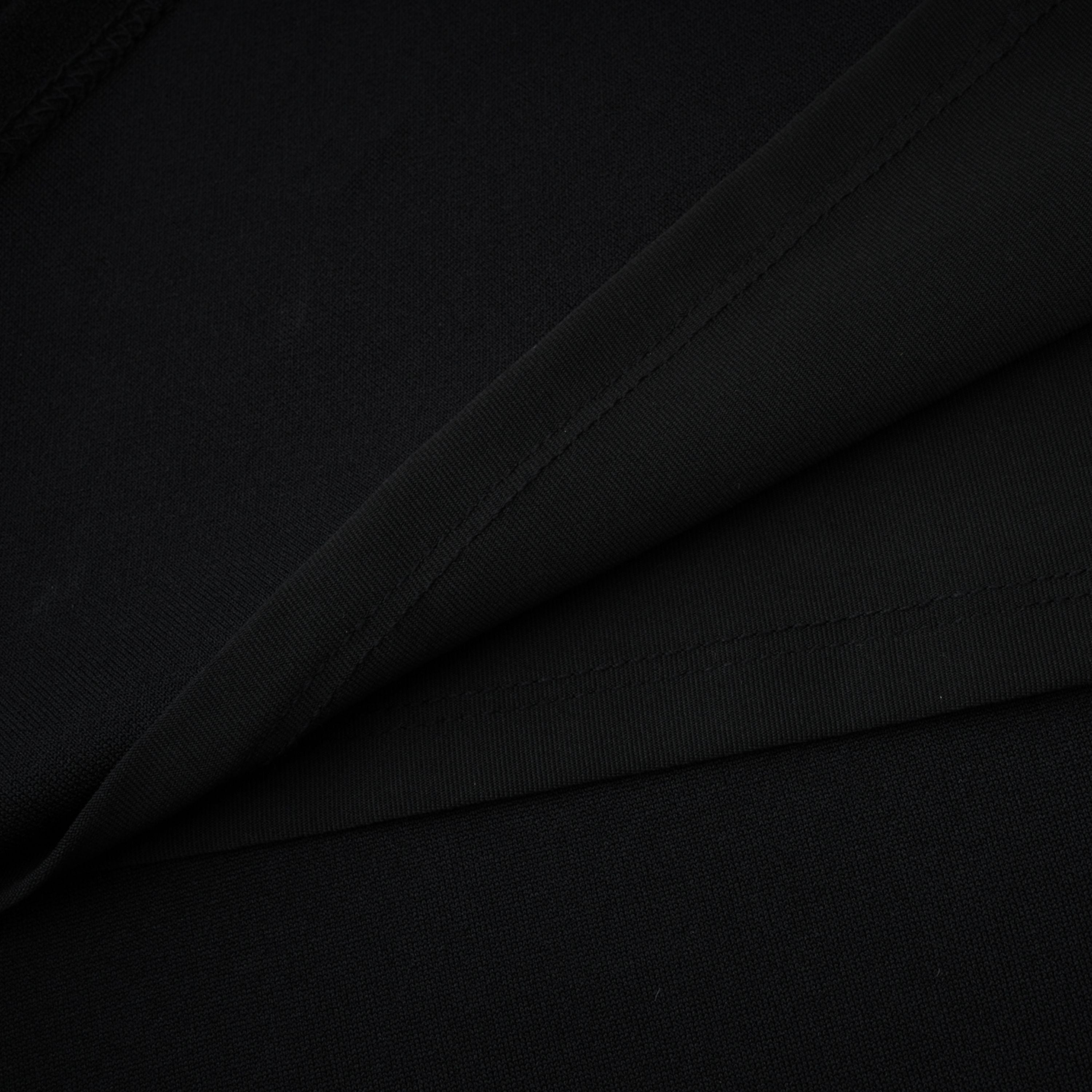 فستان طويل أسود برقبة حبال وفتحات من Kaelin