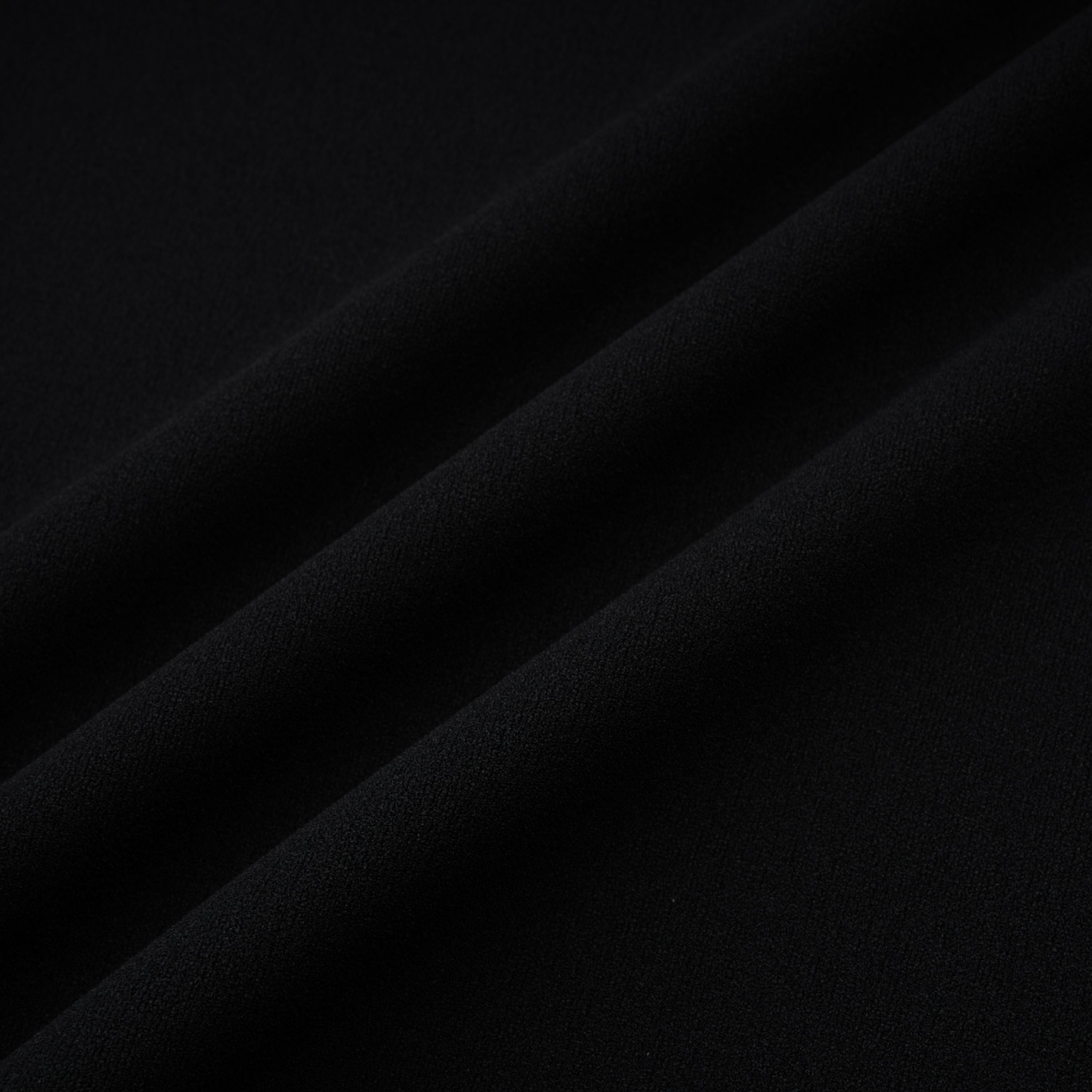 فستان طويل أسود برقبة حبال وفتحات من Kaelin